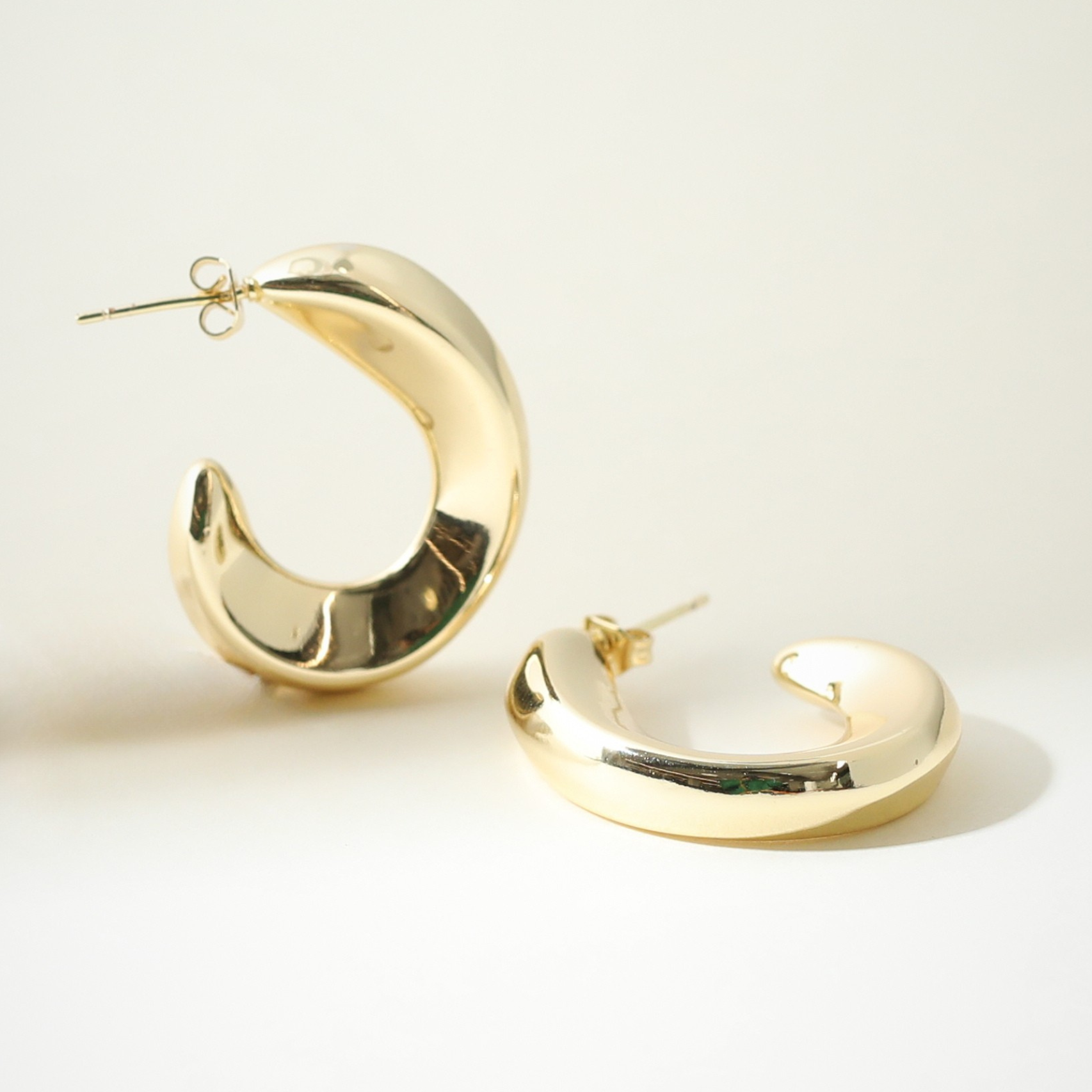 The Oro Hoops | 18Kt Gold-Plated Brass