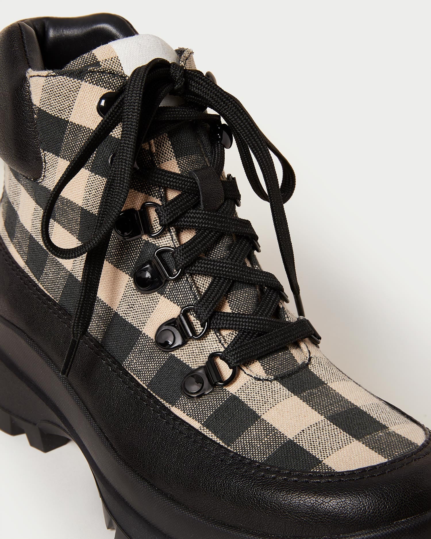Color: Black/Gingham