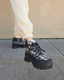 Color: Black/Gingham