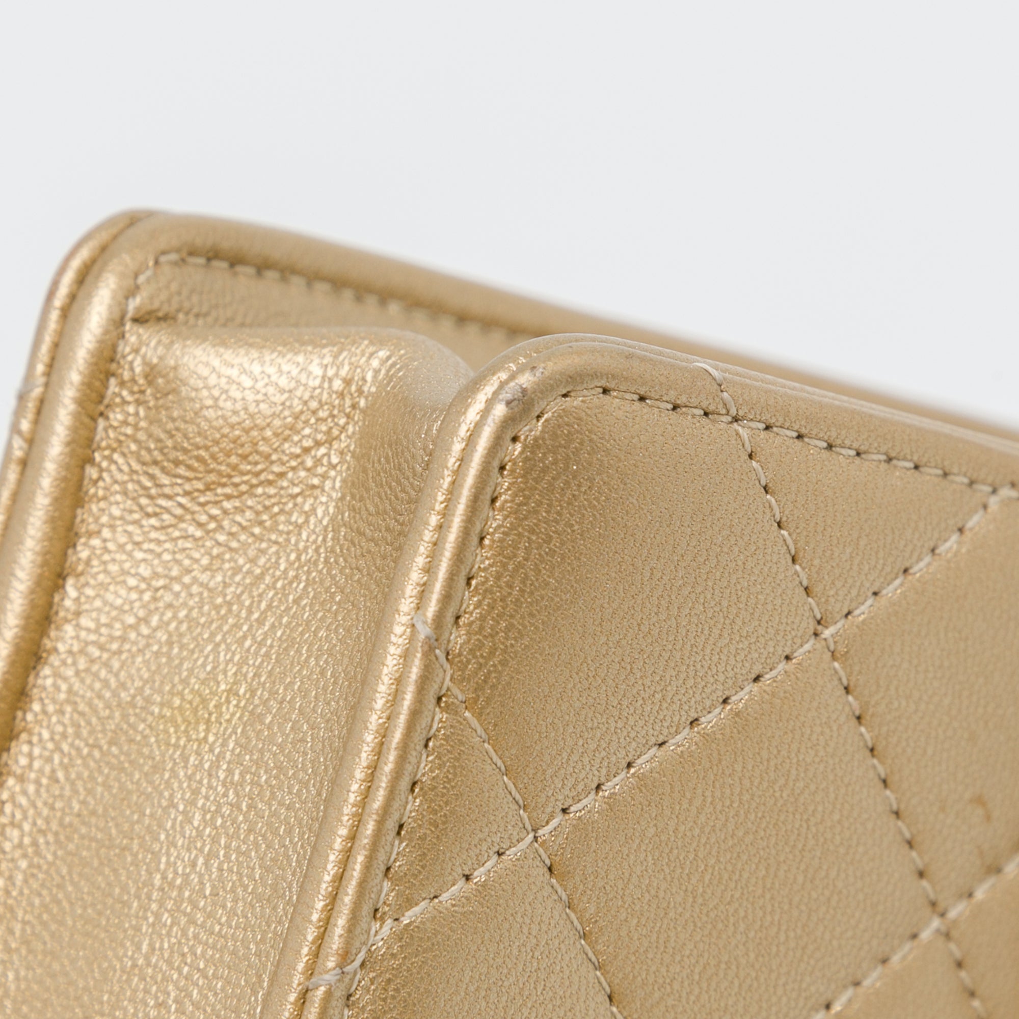 Chanel | Pre-Owned Small Lambskin Chic Pearls Flap | Gold