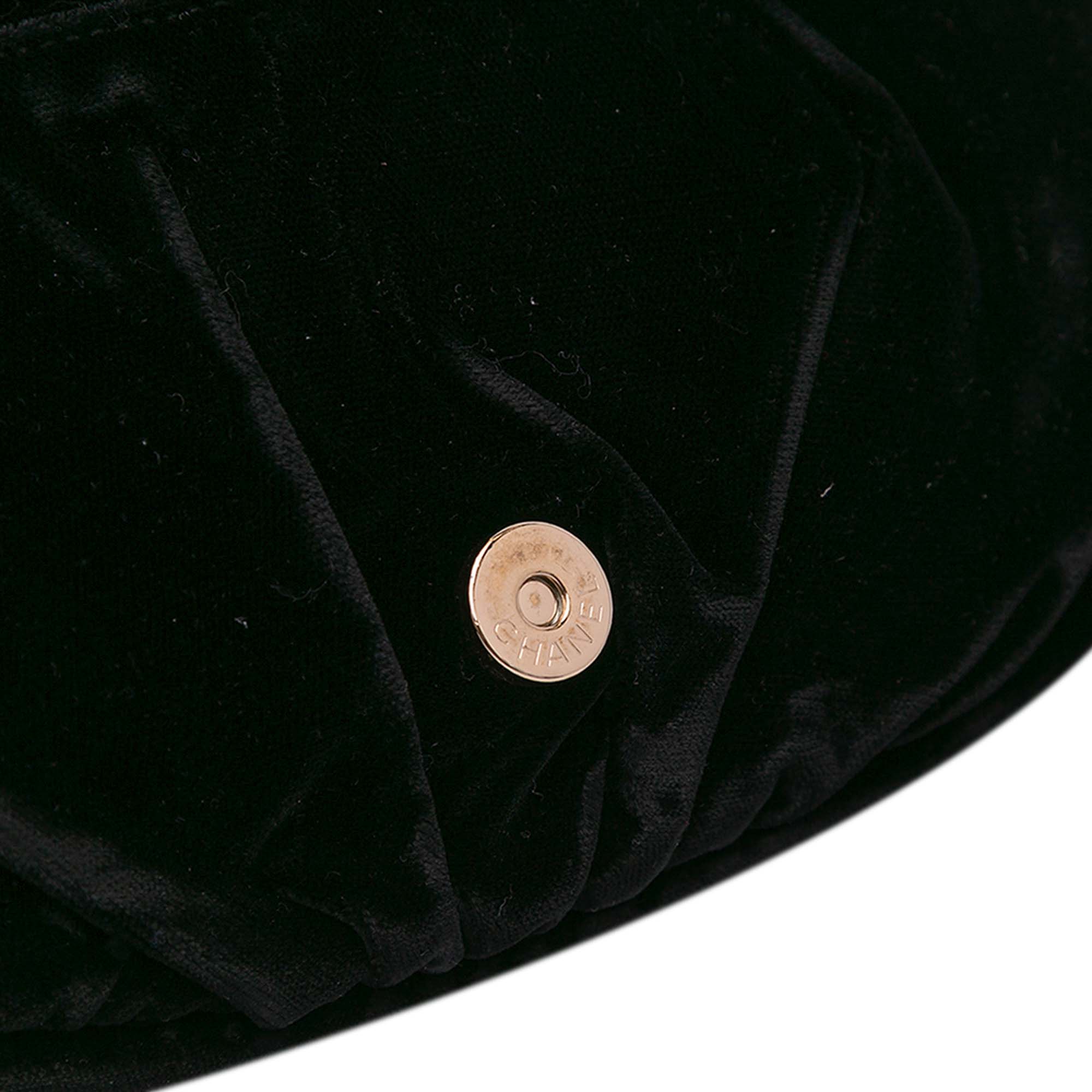 Chanel | Pre-Owned CC Velvet Half Moon Wallet on Chain | Black