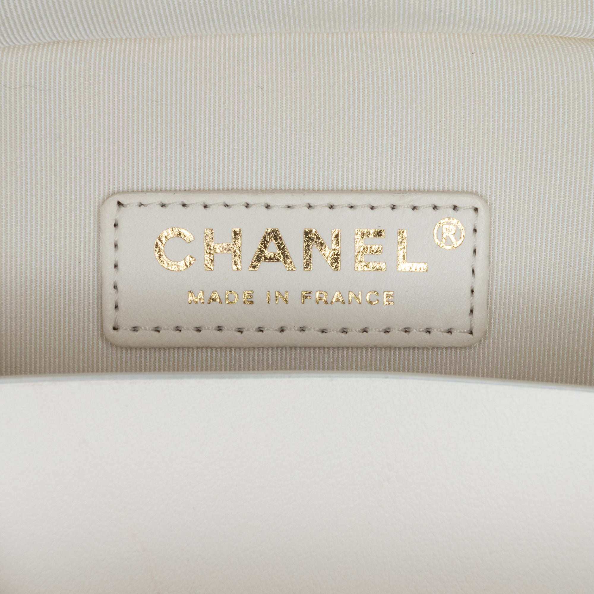 Chanel | Pre-Owned CC Lambskin Round Handle Camera Case | White