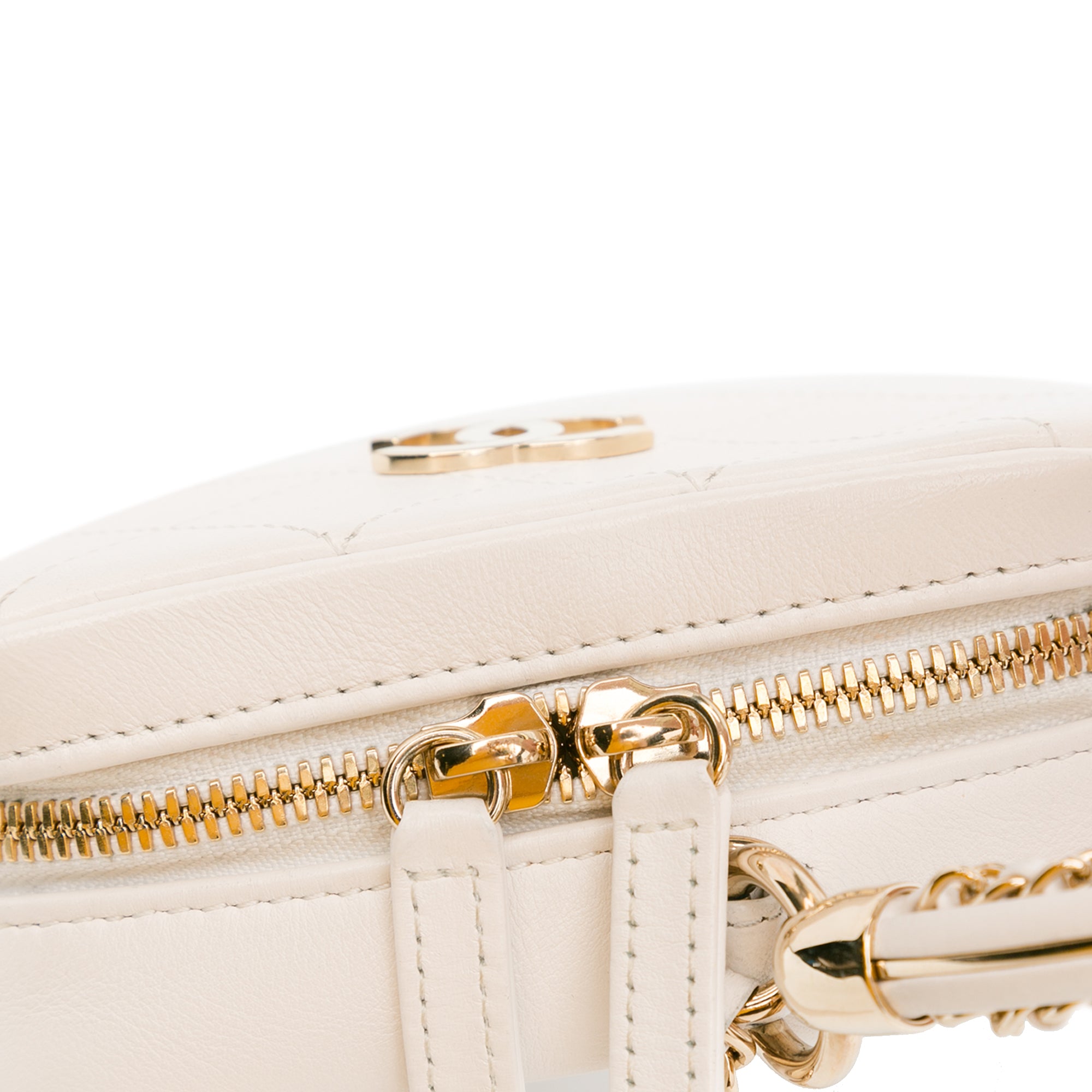 Chanel | Pre-Owned CC Lambskin Round Handle Camera Case | White