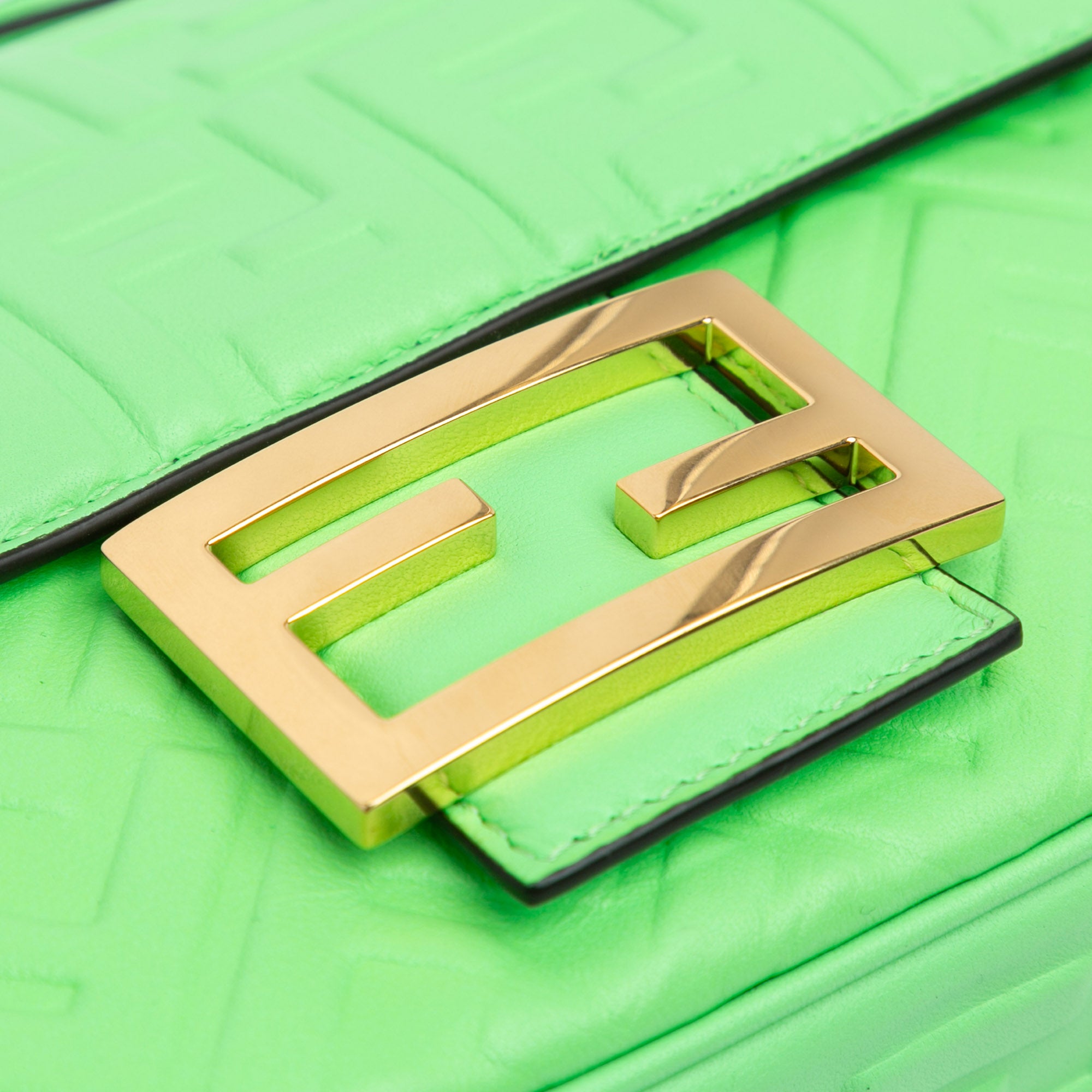 Fendi | Pre-Owned Zucca Embossed Leather Chain Midi Baguette - II | Green/Light Green