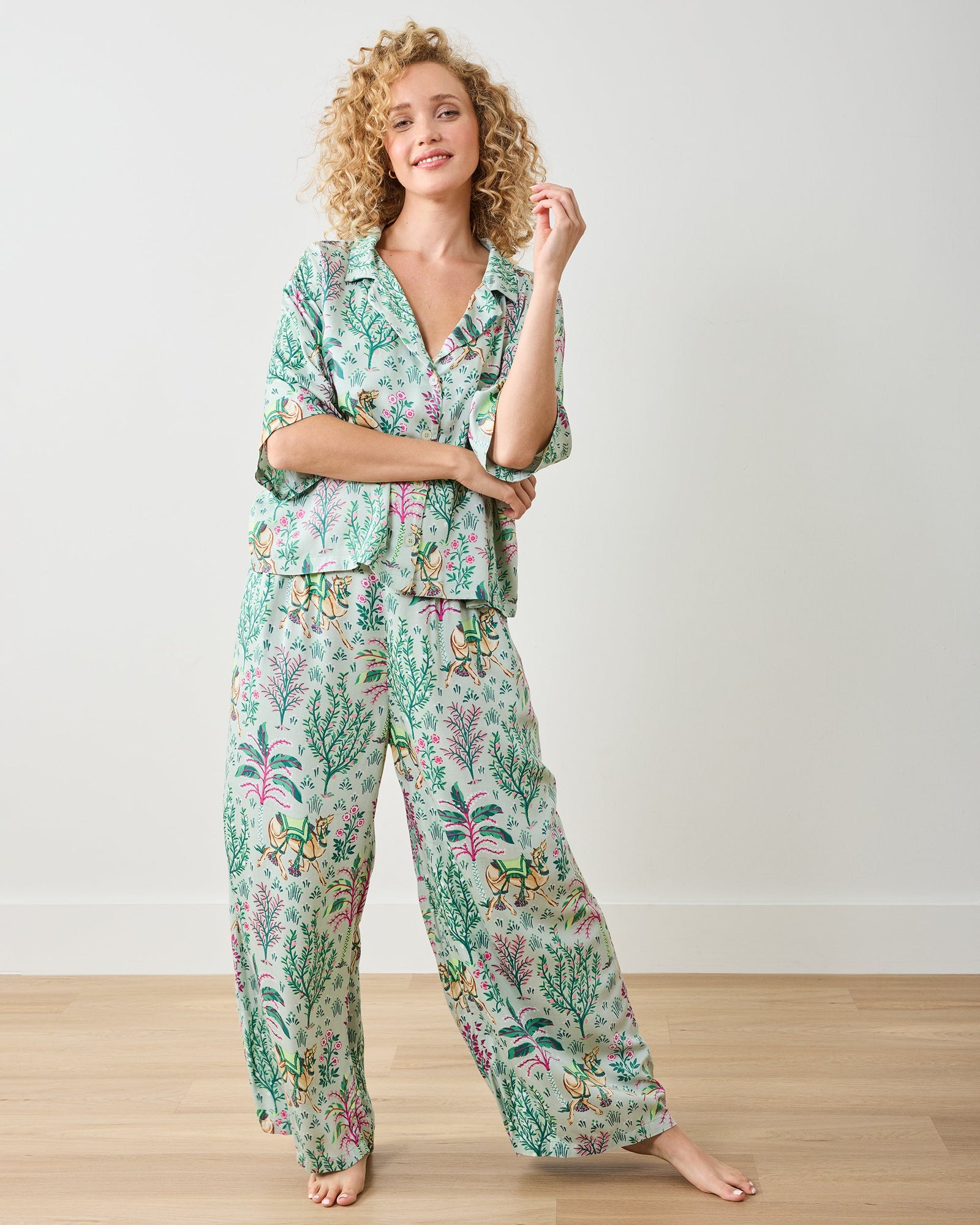 Camel's Courtyard - Eco Satin Wildest Dreams Set | Avocado