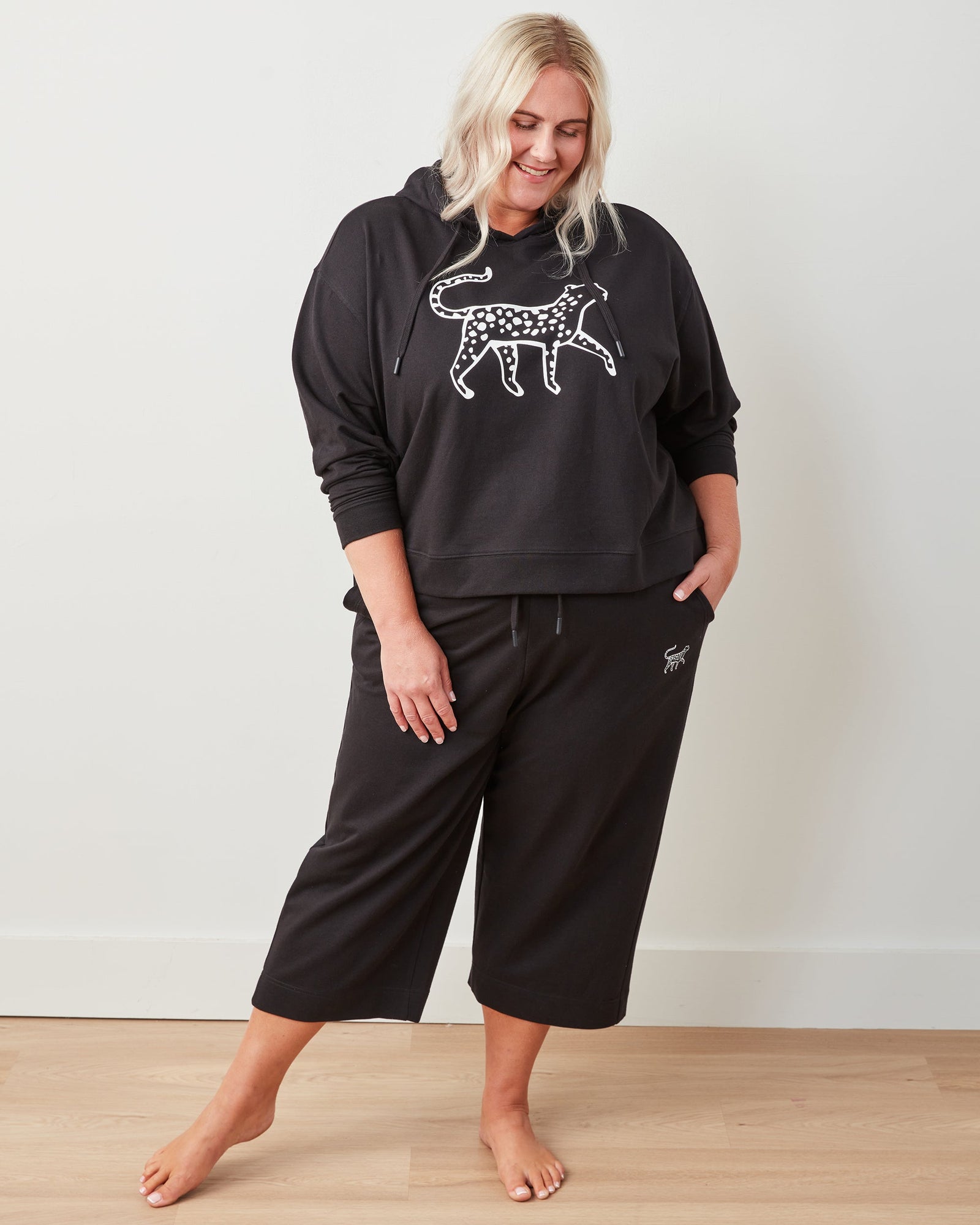 Down Time Cropped Sweatpants - Cropped Sweatpants | Black