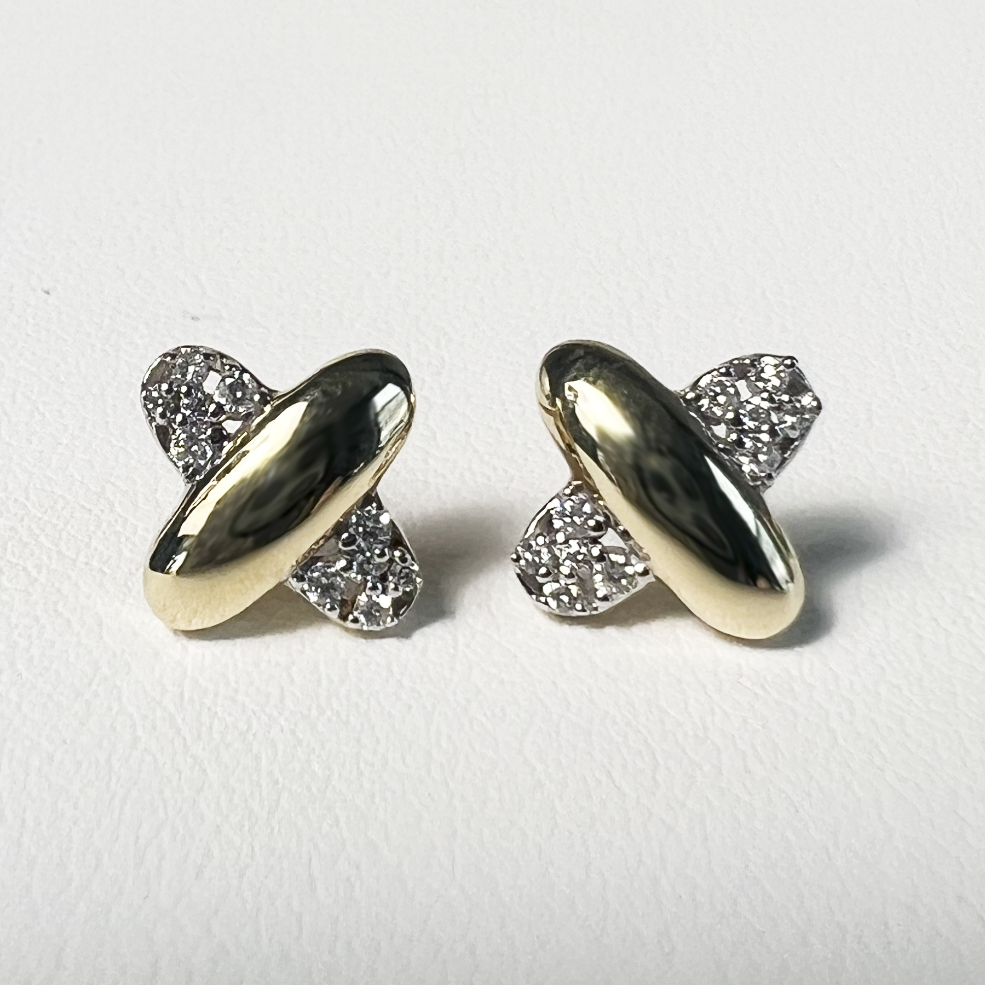 Glitterati Kiss Studs | 14K Yellow Gold | 0.1 CTW (Approx) White Diamond