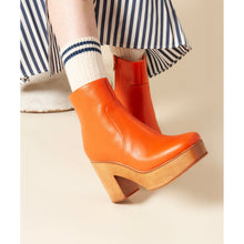 Paz Clog Boot | Clay