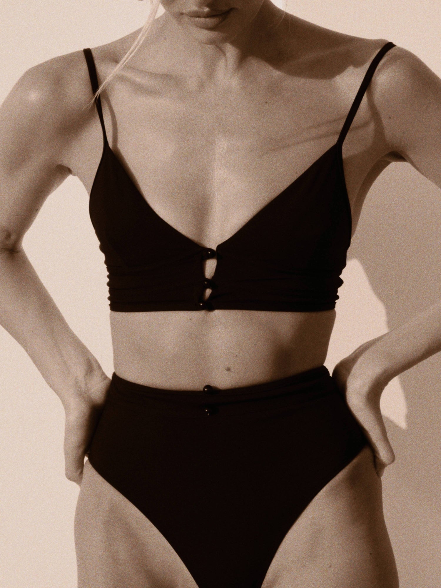 Sculpting Yasmeen Top | Black Compression