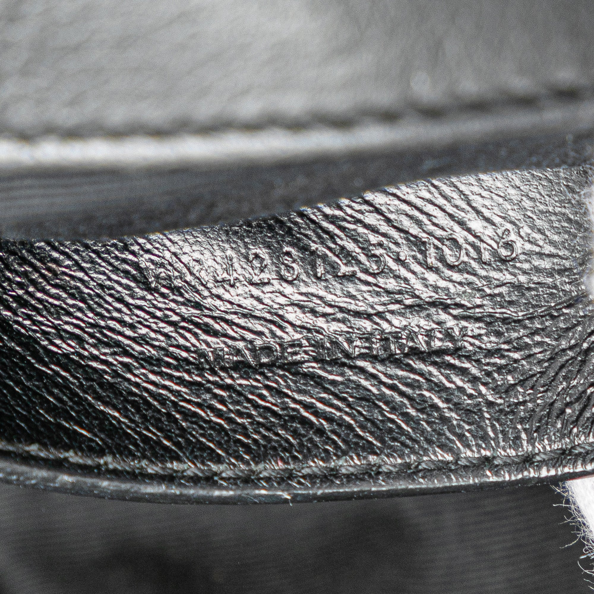 Saint Laurent | Pre-Owned Medium Monogram Heart Patchwork Chain Wallet | Black