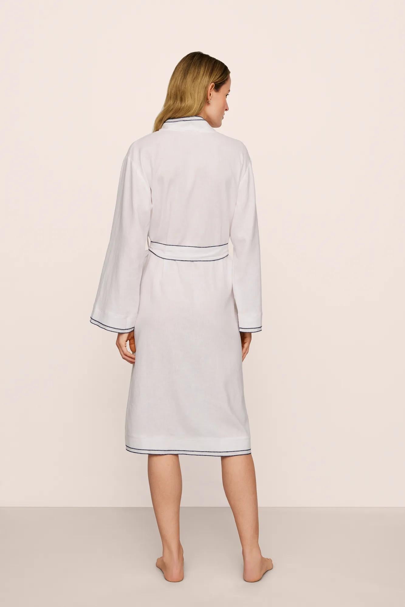 Model is wearing Linen Blend Long Sleeve Robe in White/Navy