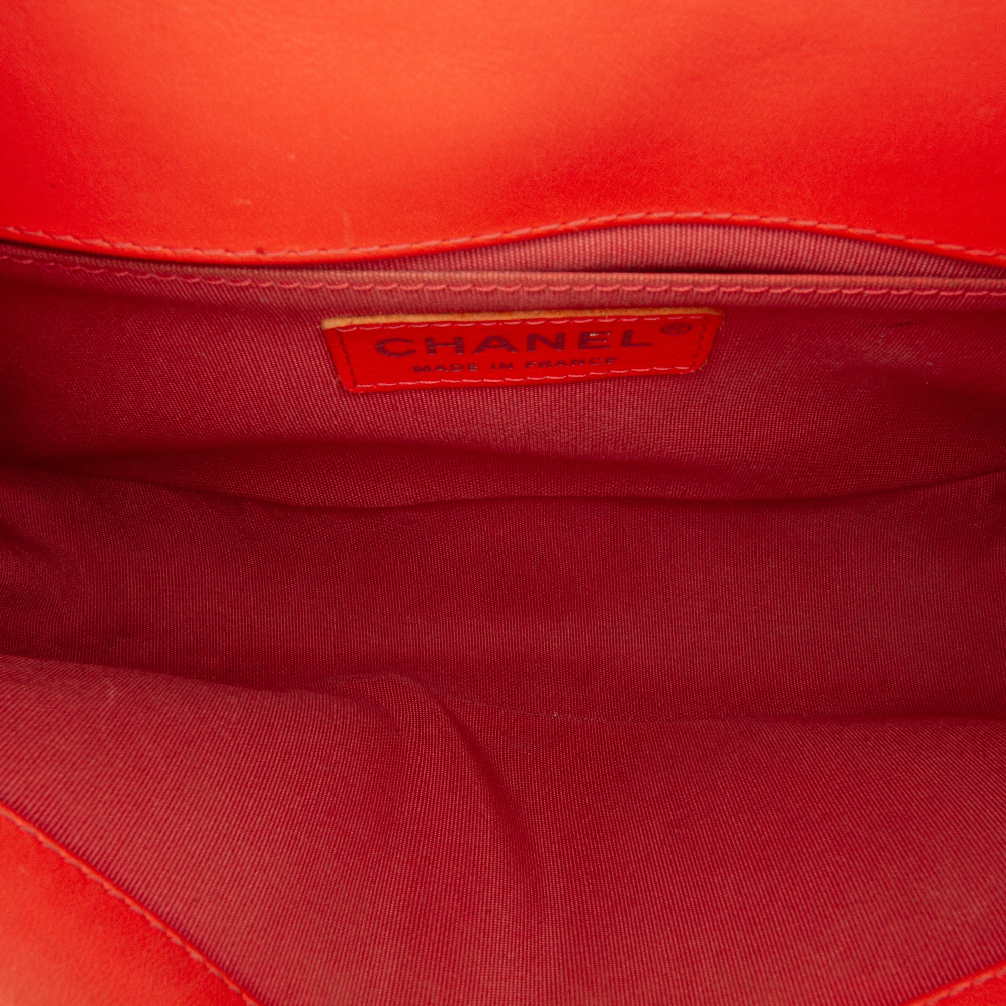 Chanel | Pre-Owned Old Medium Chevron Calfskin Boy Flap | Red/Indian Red