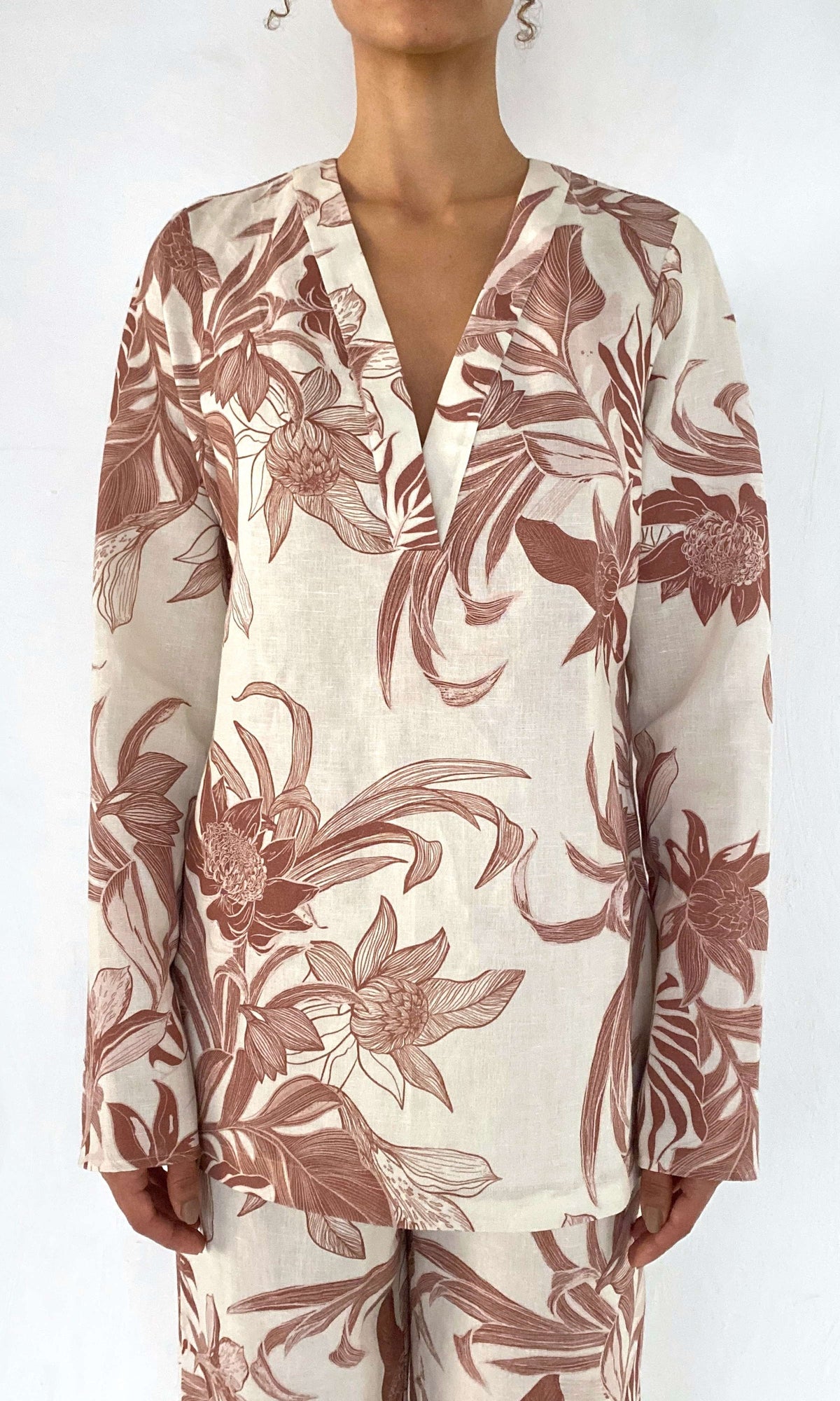 Womens | Cali Thin Linen Cotton V-Neck Top | Off-White Brown