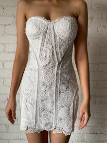 Rococo Sand | Sleeveless Sweetheart-Neck Nylon Short Dress | White