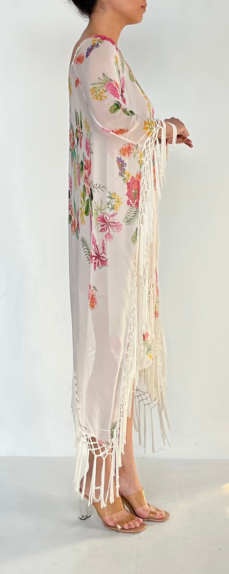 Rococo Sand | Fringes Cape | White