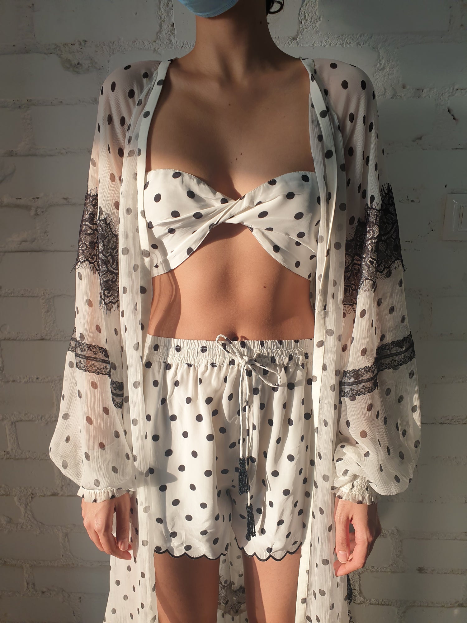 Rococo Sand | Pois Cape | White/Black
