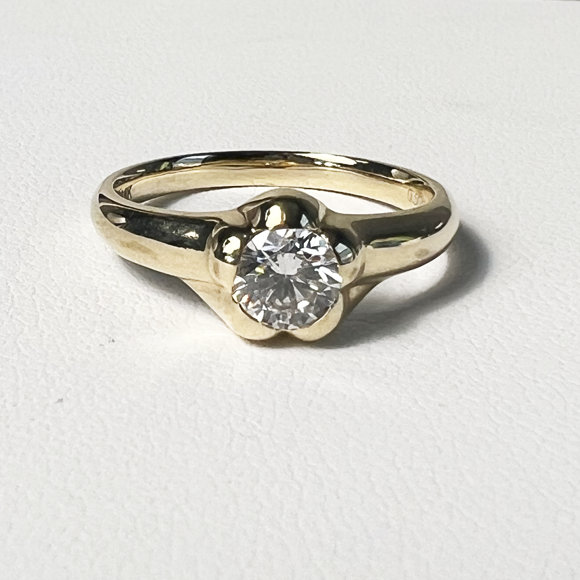 Small Puffy Flower Signet | 14K Yellow Gold | White Lab Diamond