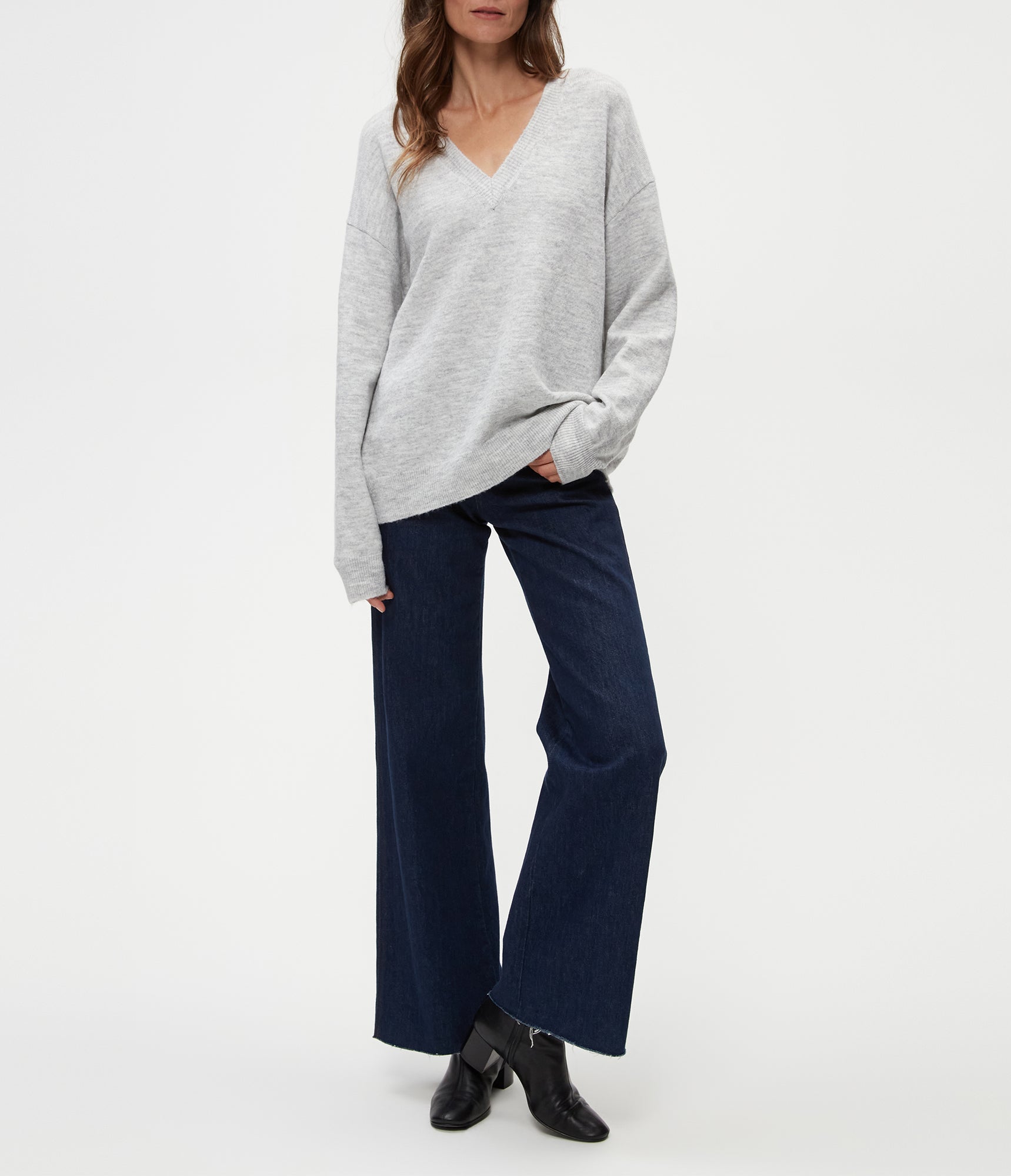 Hendrix V-Neck Sweater | Heather Grey