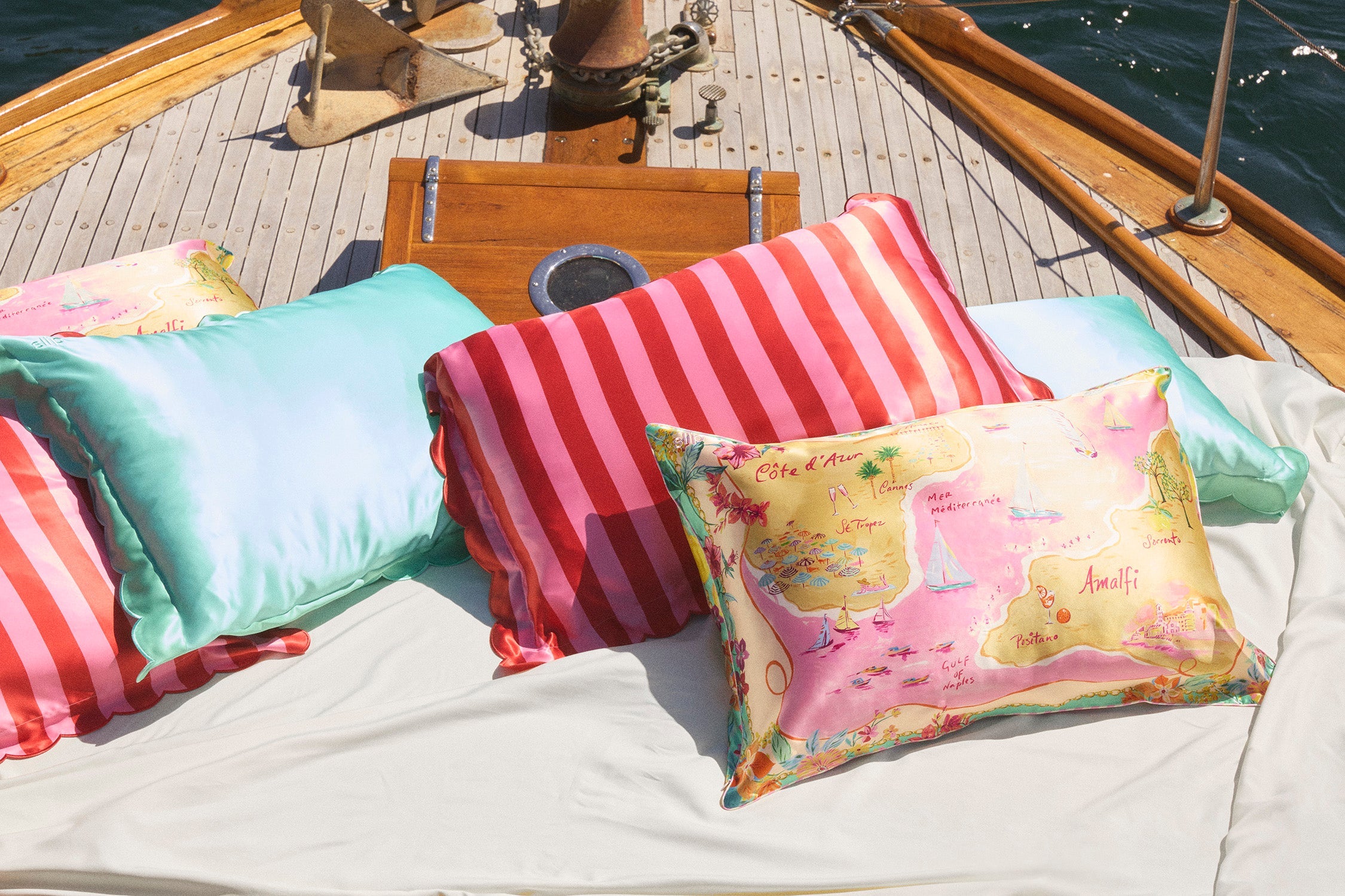 Queen Zippered Pillowcase with Scalloped Edge | Turquoise