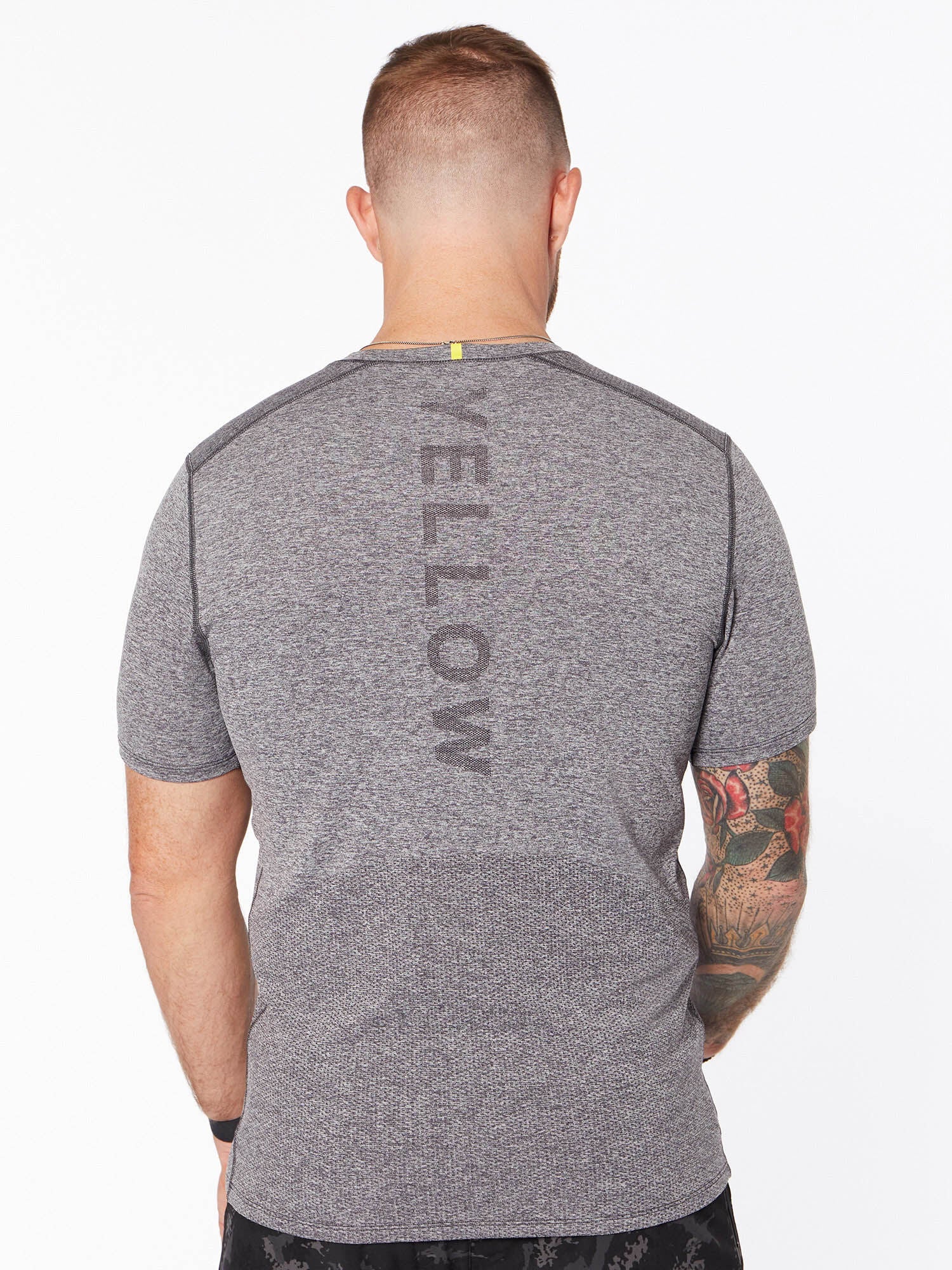 Men | Yellow by SoulCycle | Breeze Seamless Tee Heather Grey | Heather Grey