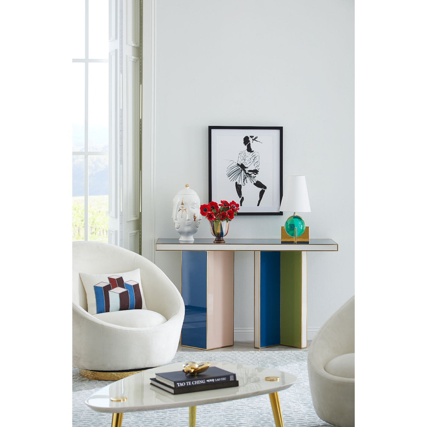 Gilded Frida Urn | White/Gold