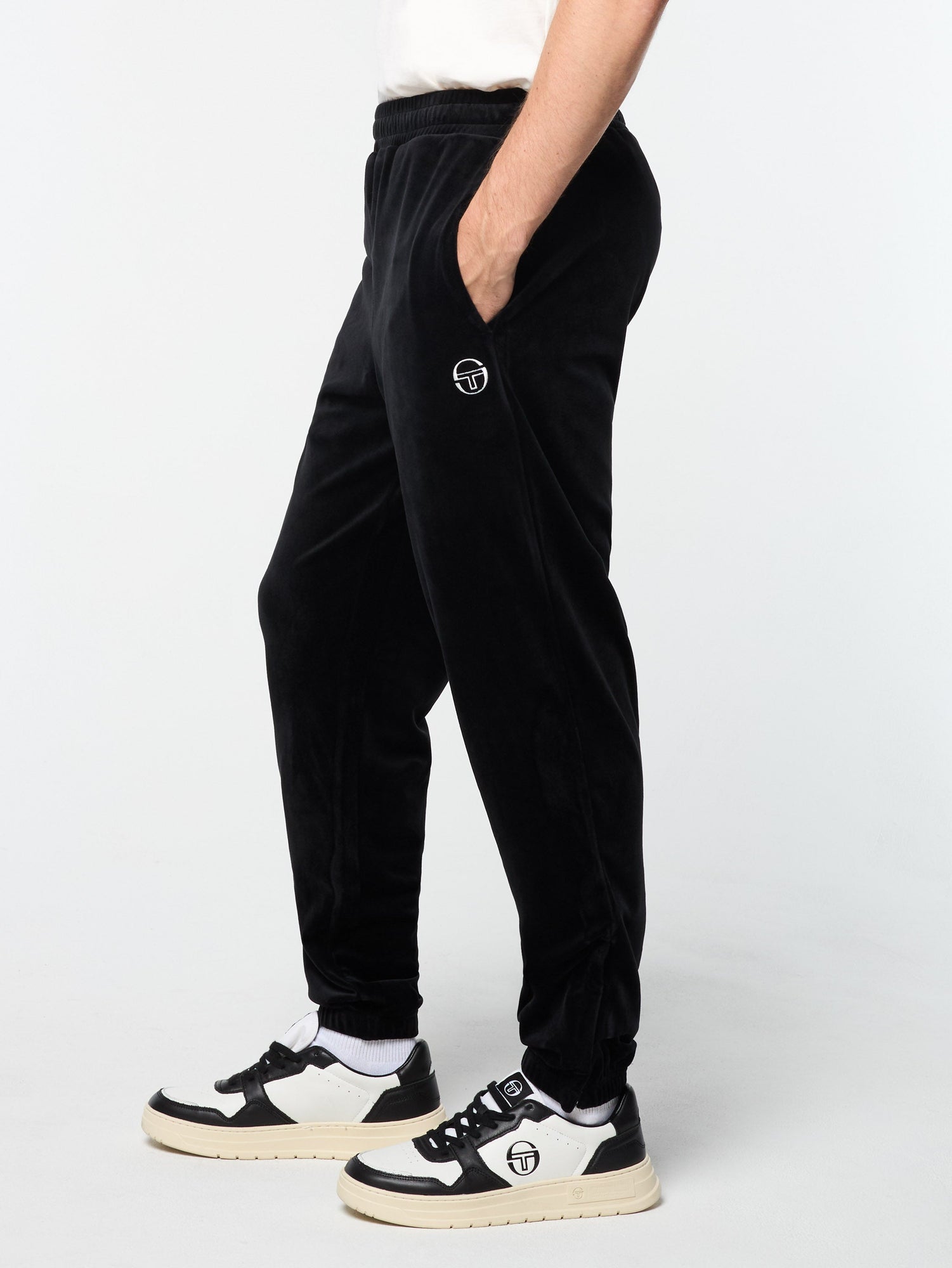 Men | Ostuni Velour Track Pant | Black Beauty