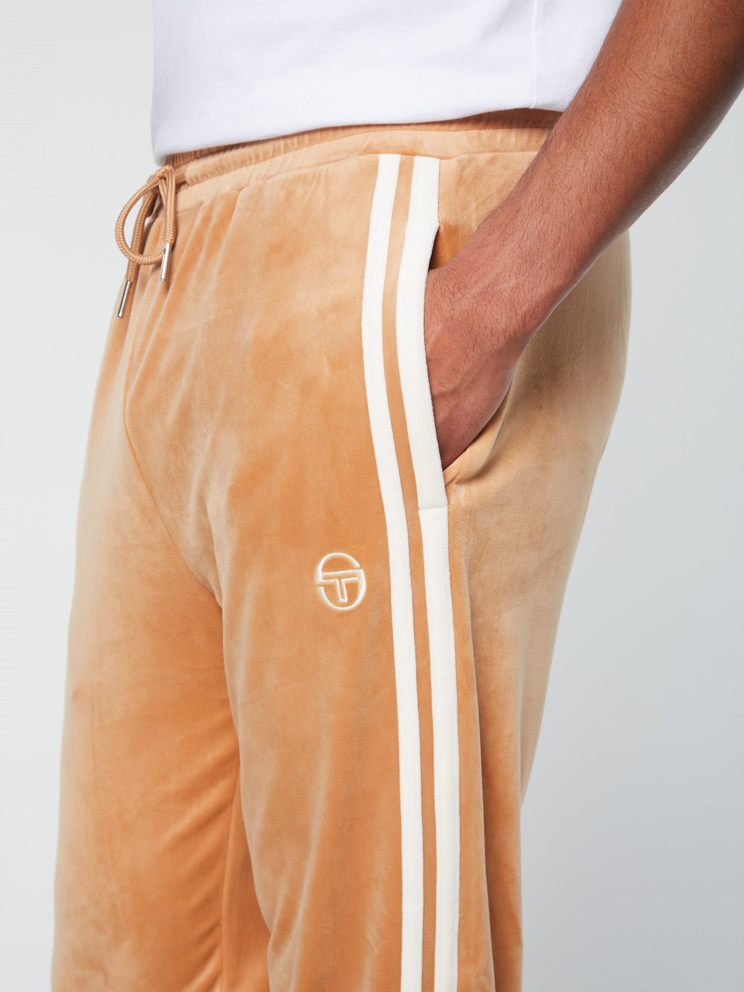 Men | Debossed Damarindo Velour Track Pant | Meerkat
