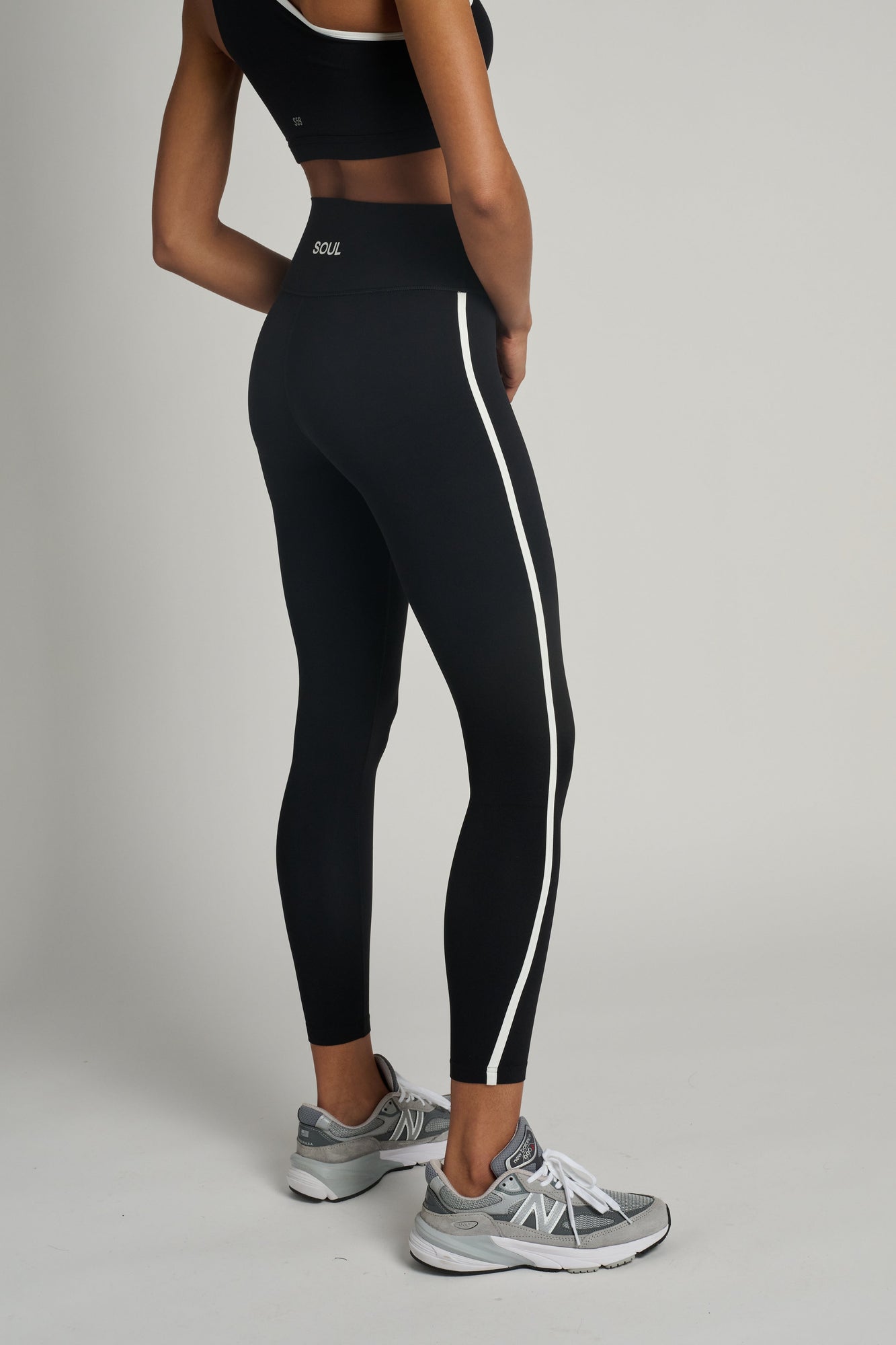 Splits59 | Amber Airweight High Waist 7/8 | Black/White