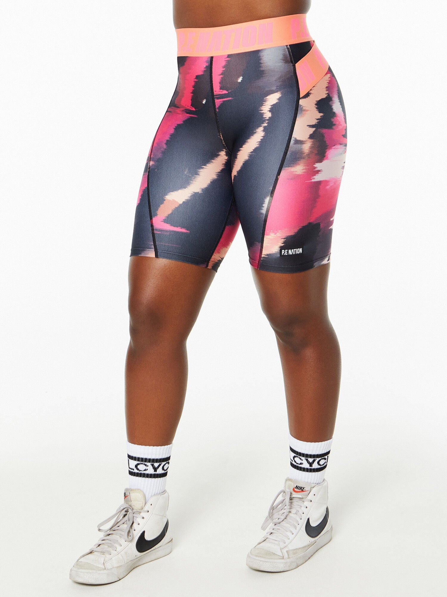 Women | P.E Nation | Fluid Short 7" Multi Print | Black/Pink