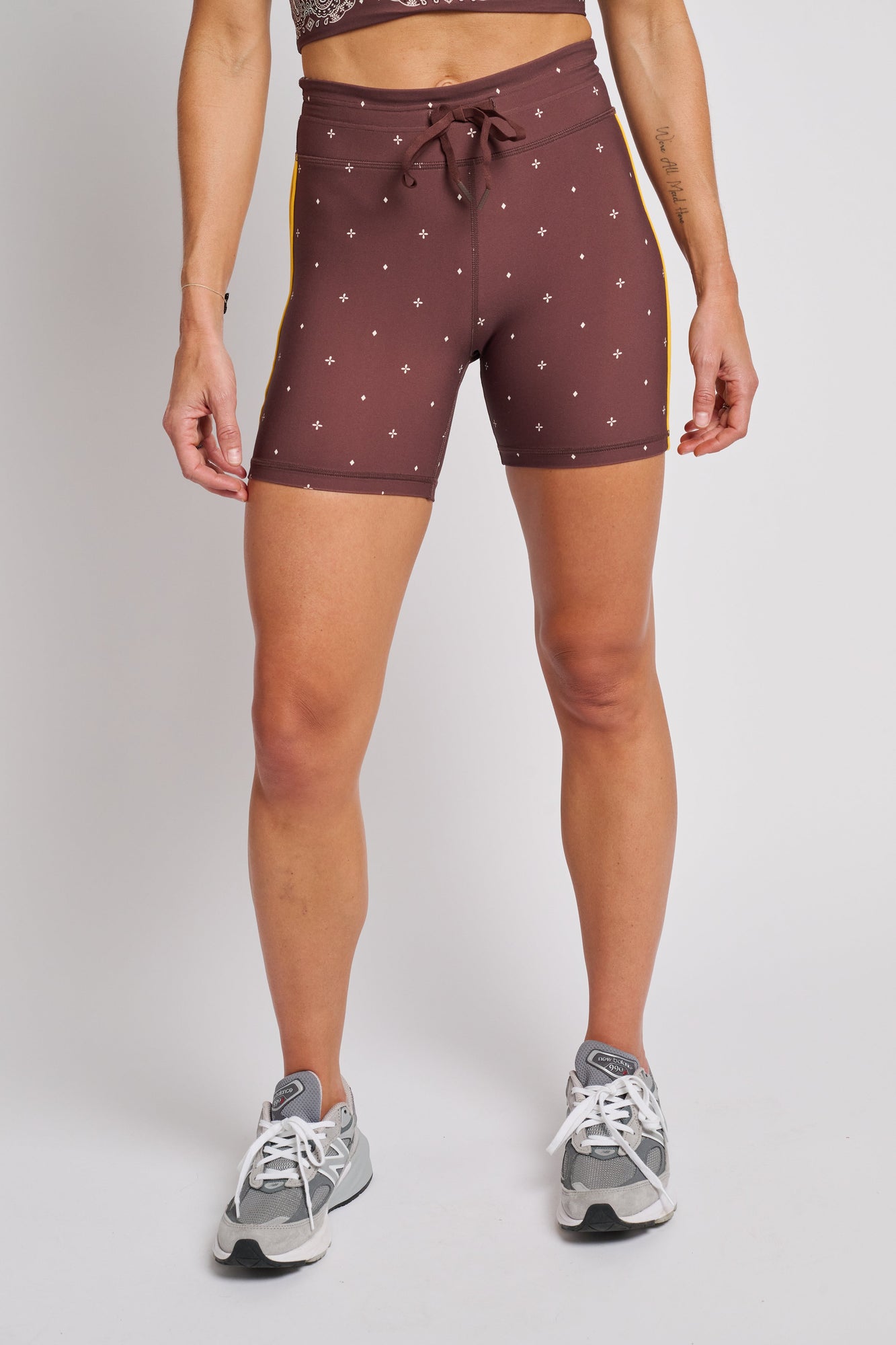 Women | The Upside | Mikkola 5" Spin Short | Brown