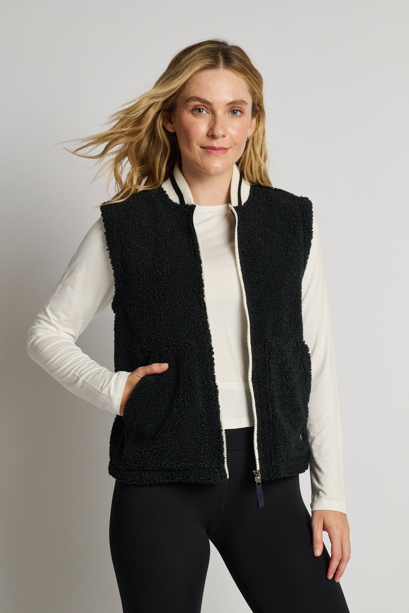 Women | SPLITS59 | Aster Sherpa Vest | Black