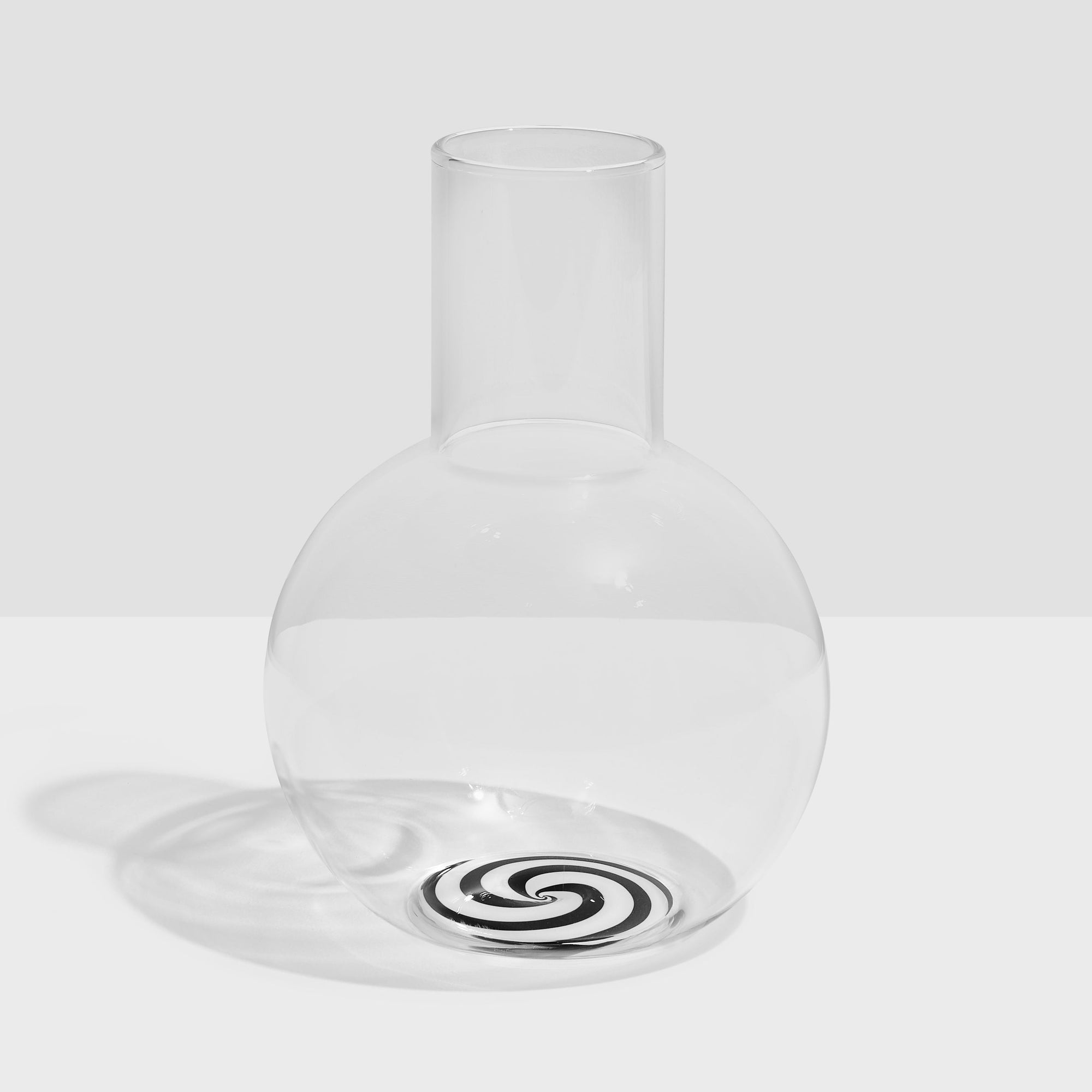 Swirl Carafe | Black/White