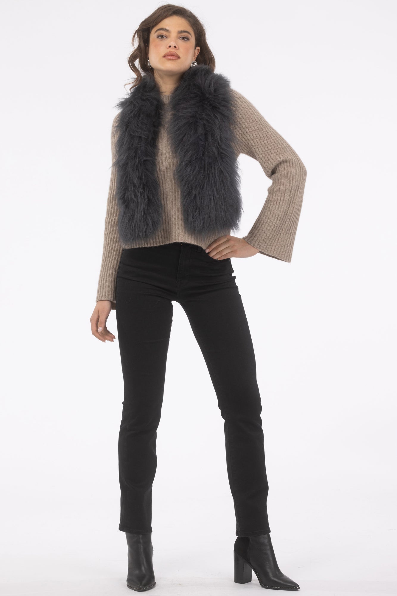 Select Lamb Pull-Through Scarf | Anthracite