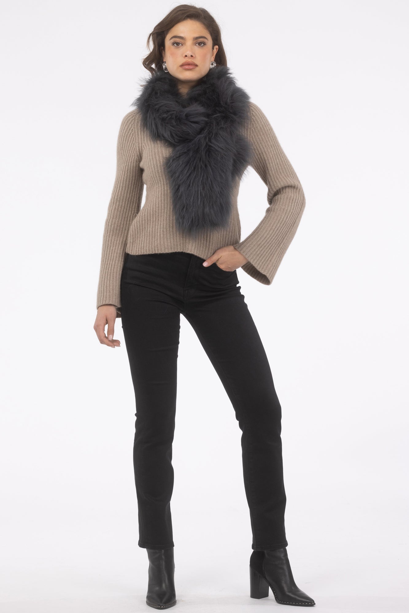 Select Lamb Pull-Through Scarf | Anthracite