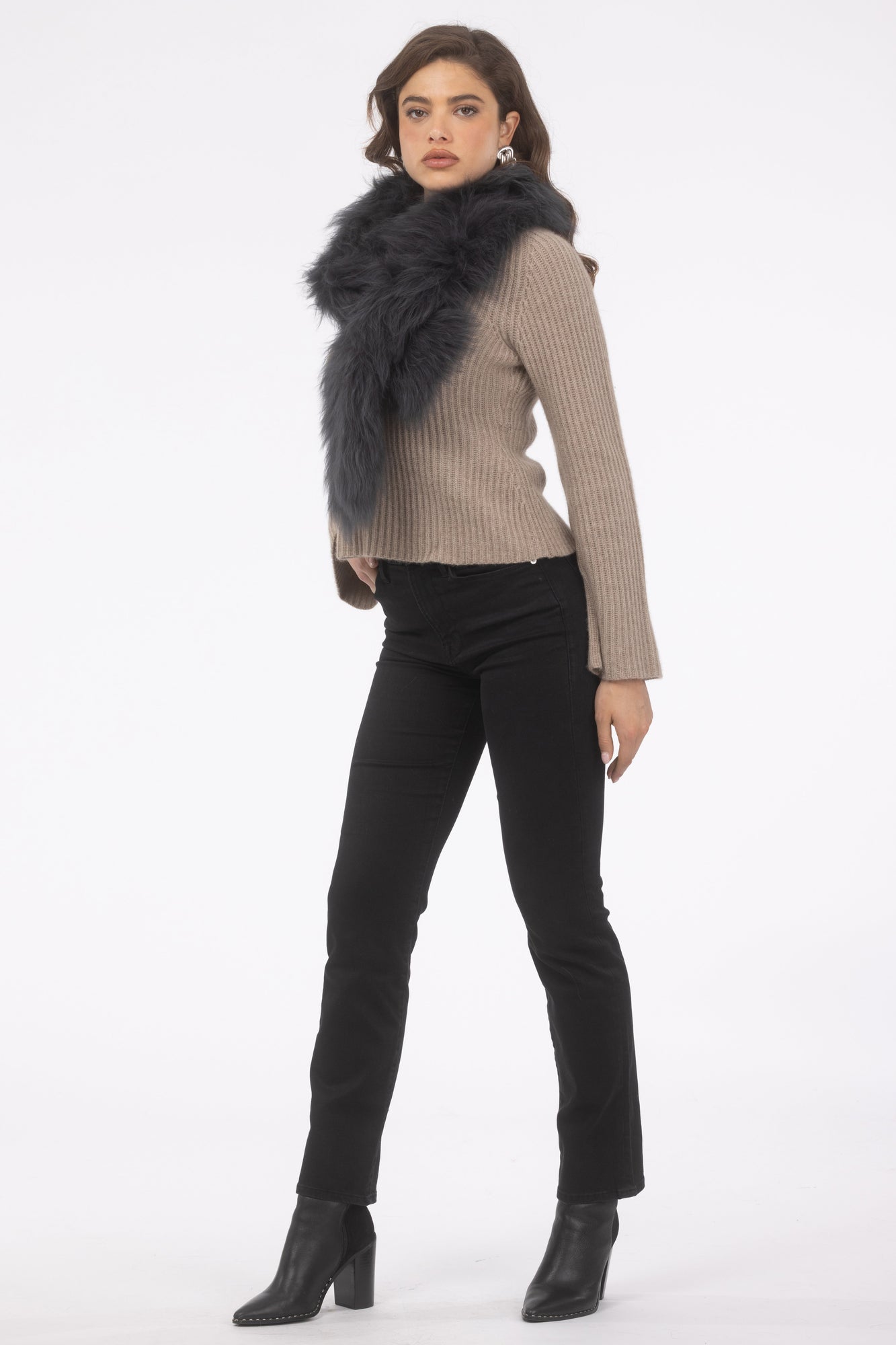 Select Lamb Pull-Through Scarf | Anthracite