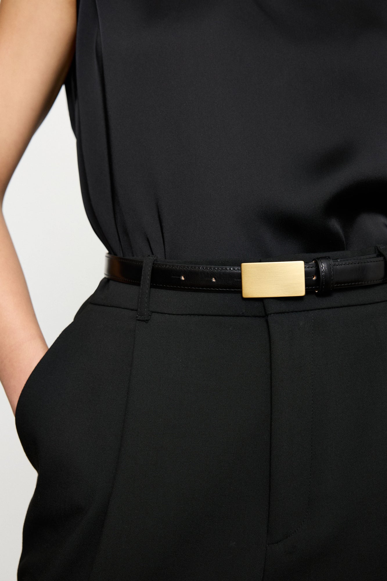 Signet Belt | Black & Brushed 24K Gold