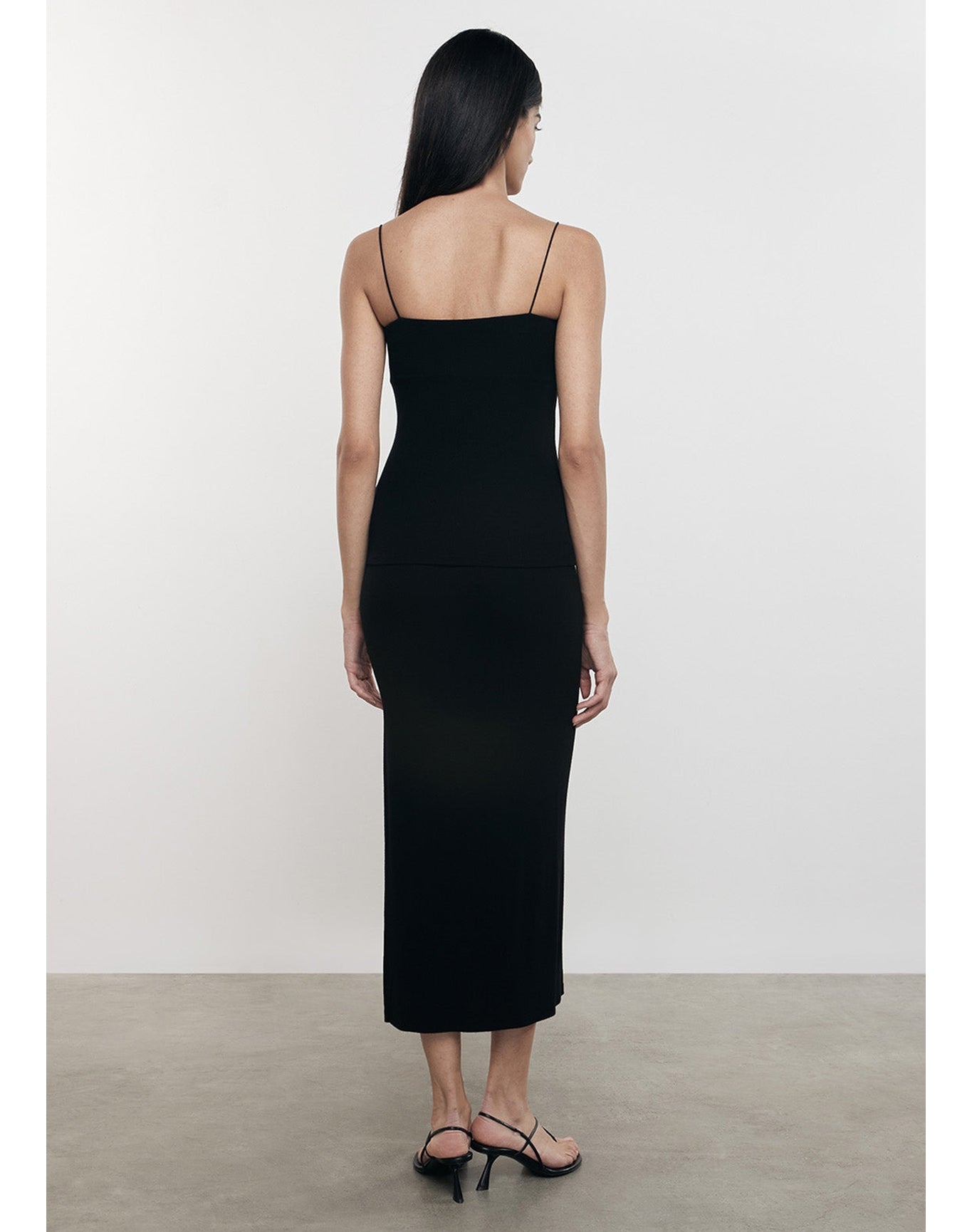 Silk Rib Essential Strappy Tank | Black