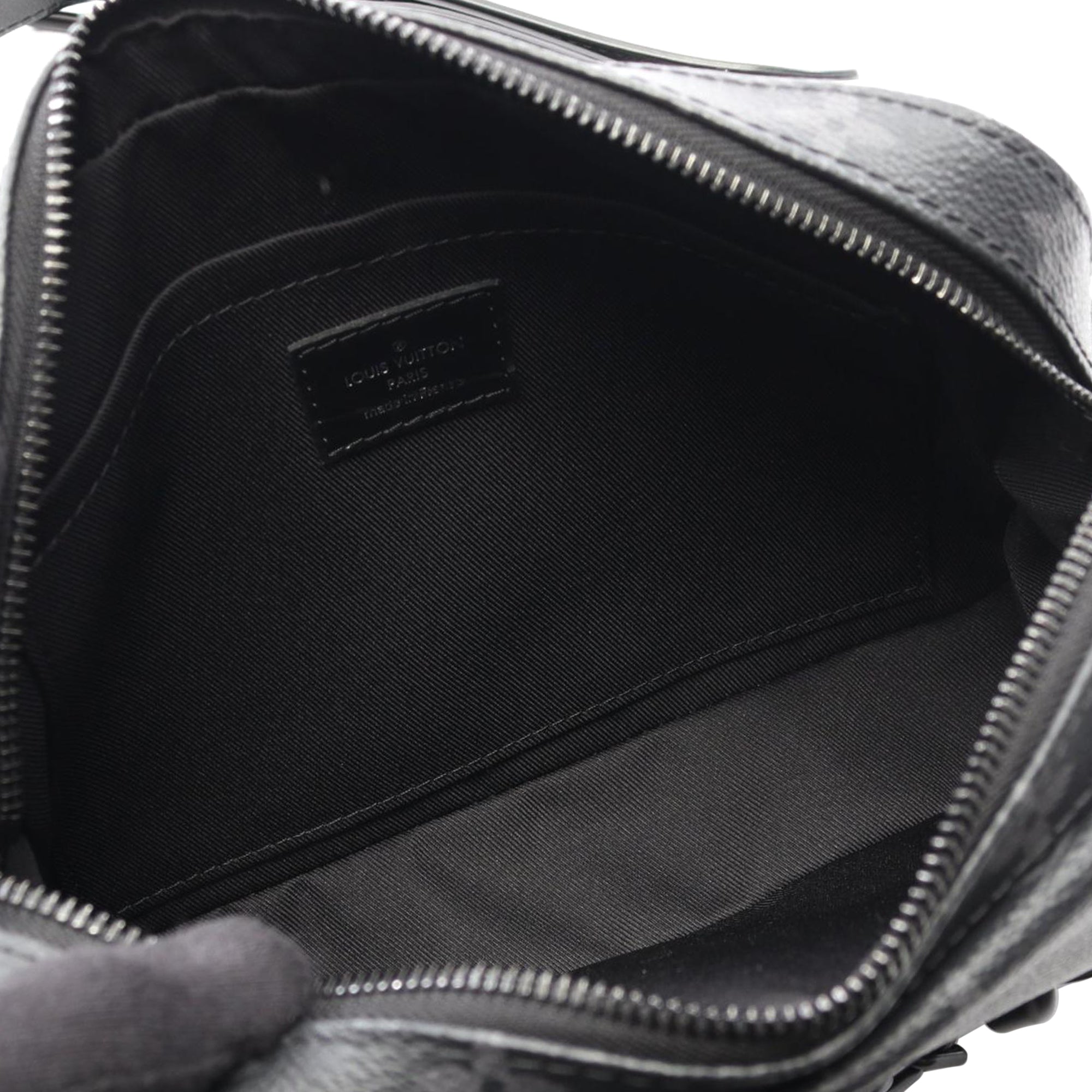 Louis Vuitton | Pre-Owned Monogram Eclipse Steamer Messenger | Black
