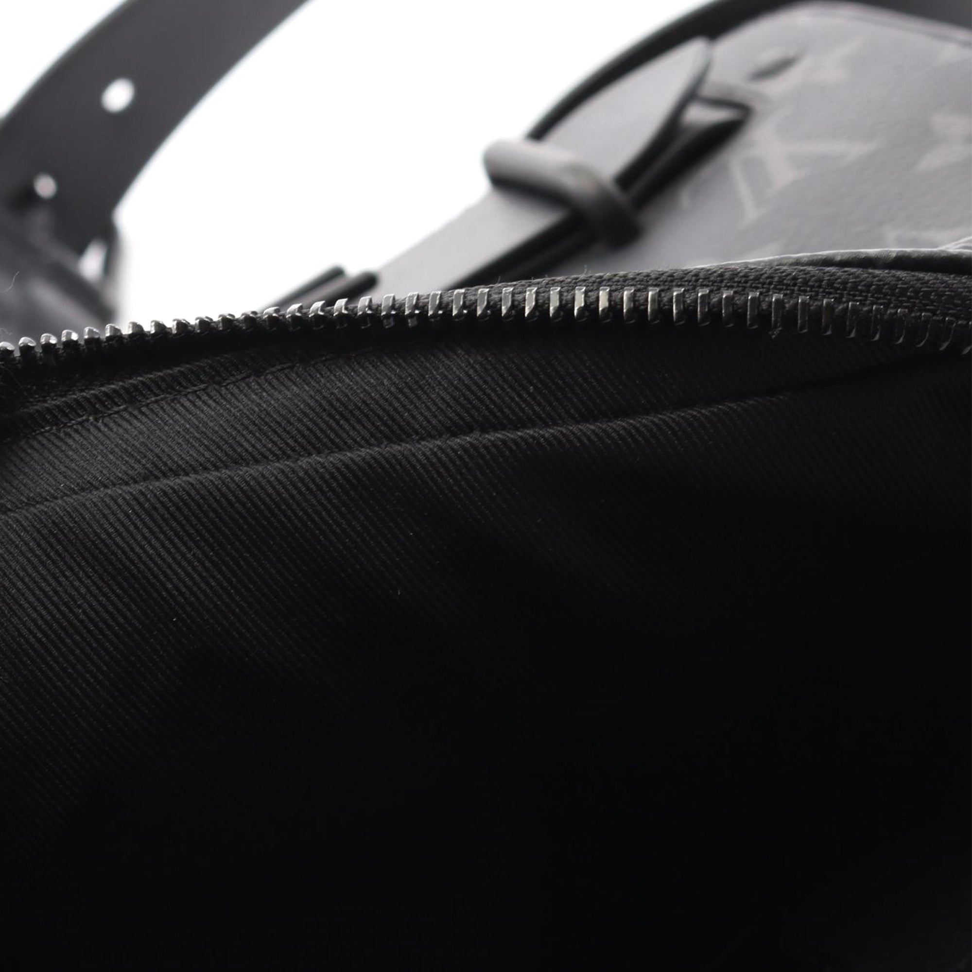 Louis Vuitton | Pre-Owned Monogram Eclipse Steamer Messenger | Black