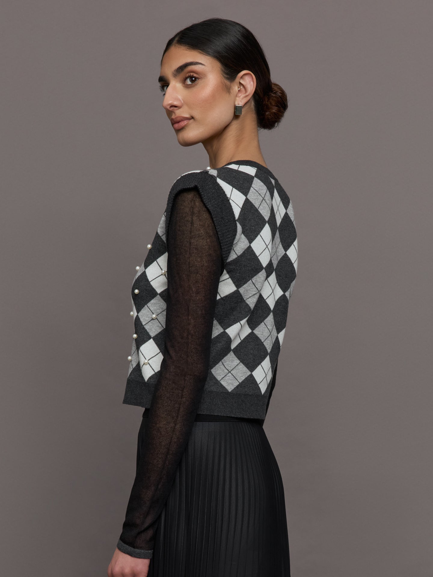 Nomia Plaid Pearly V-Neck Sweater | Grey/Silver