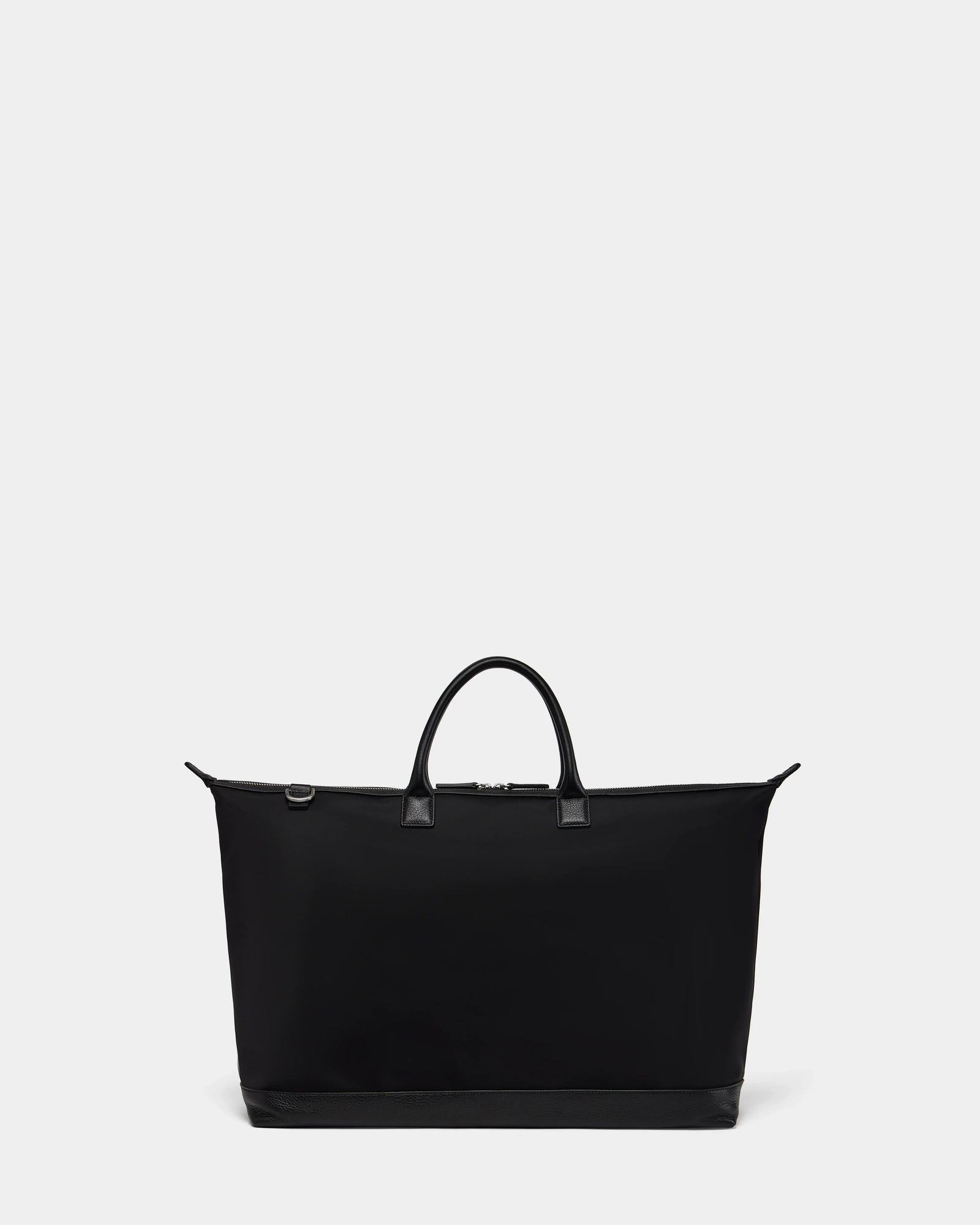 The Rudsak DUBLIN - 9324514 Black is a sleek unisex weekender tote with a sturdy handle, ideal for stylish getaways.