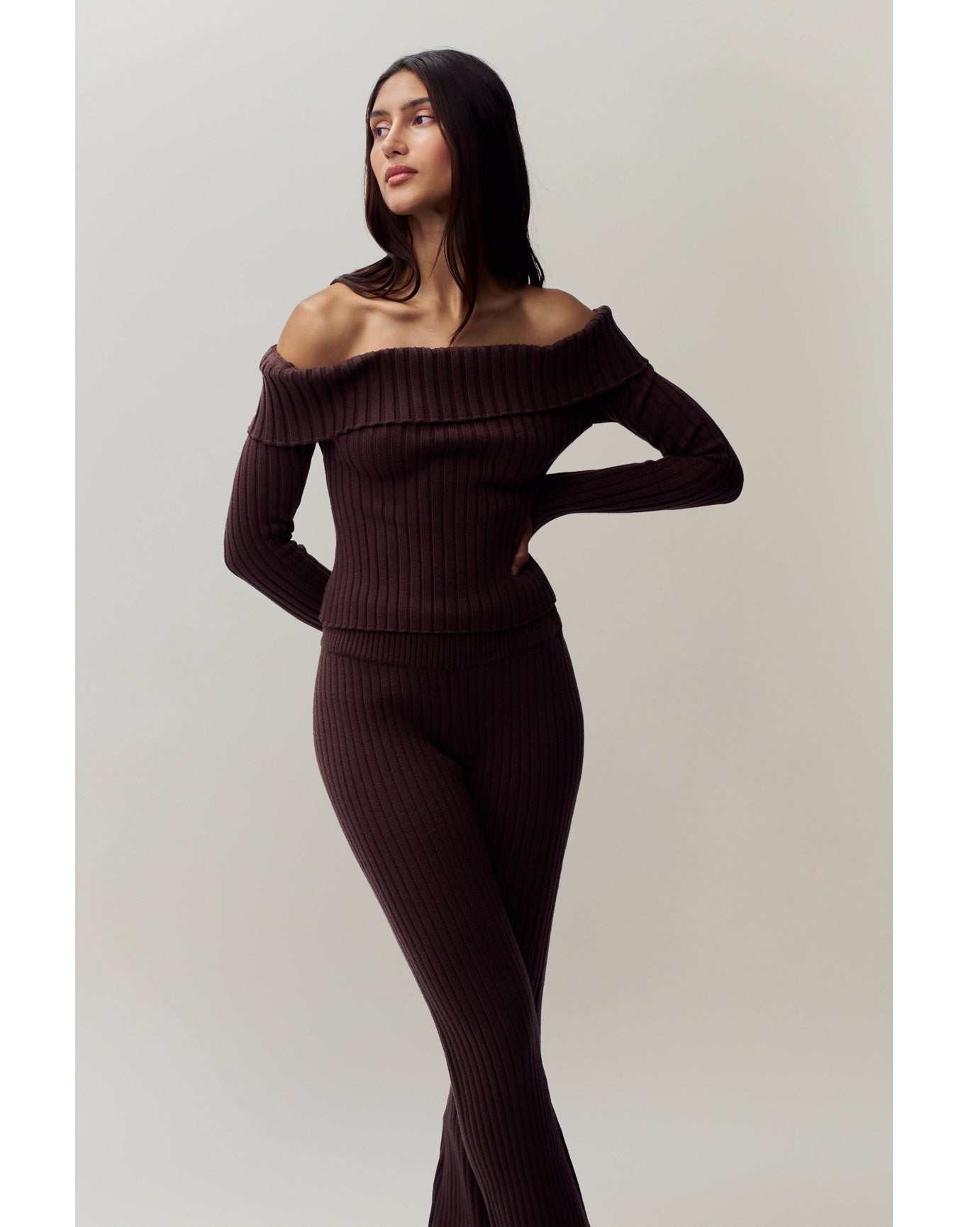 Thalia Off Shoulder Sweater | Chocolate