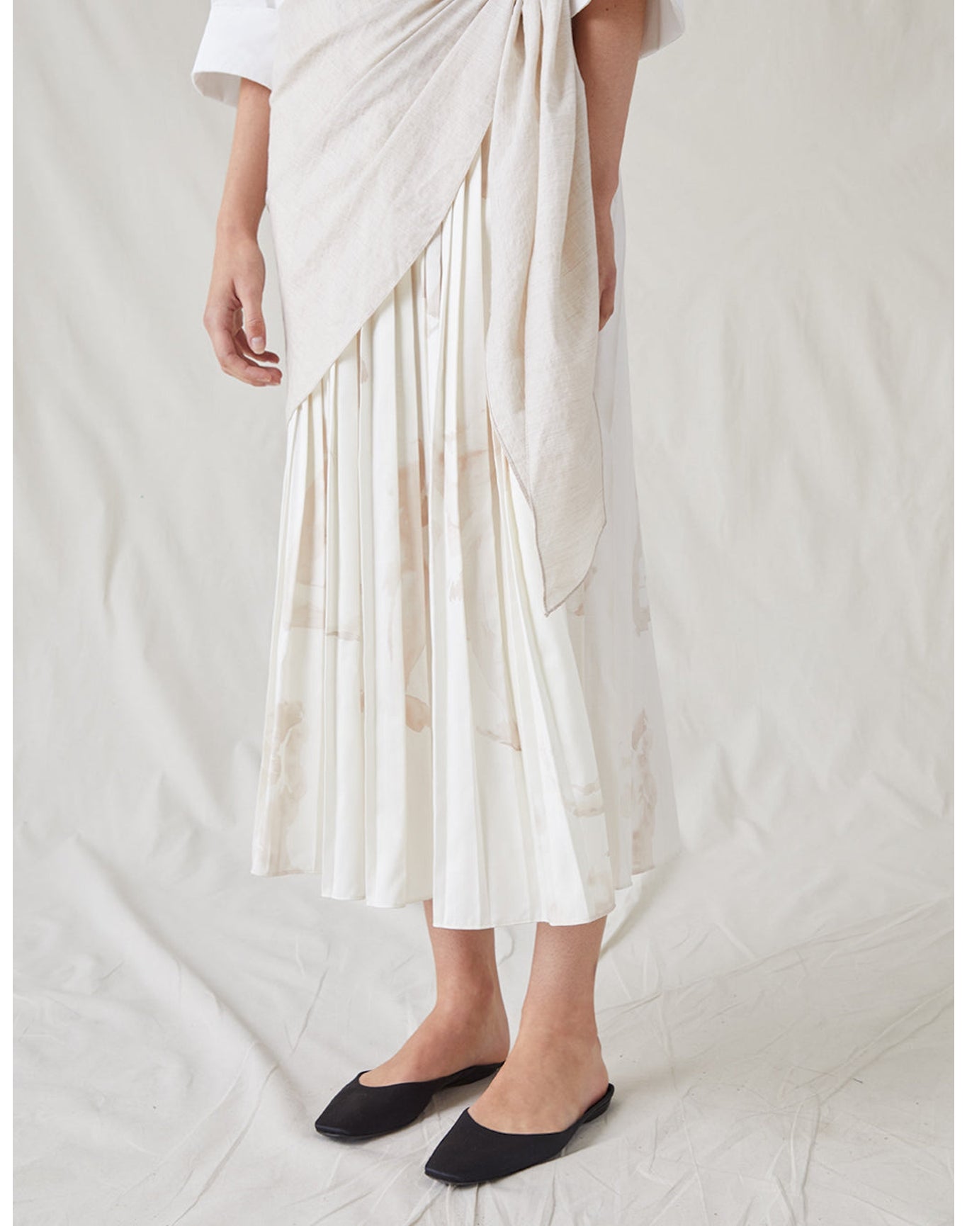 The Pleated Shirt Dress with Painted Figures | Cream / Sepia