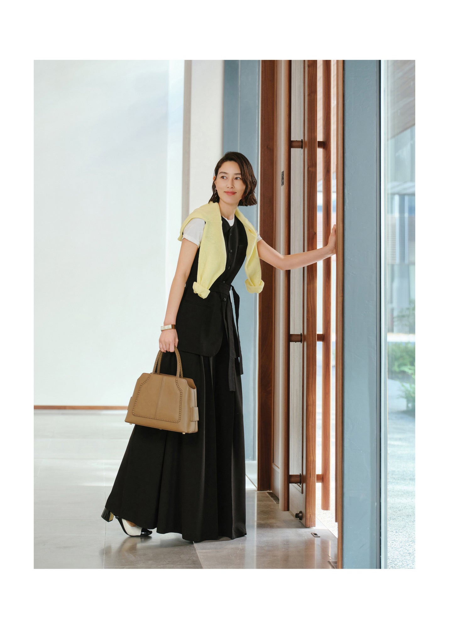 EP Yaying | Triacetate Collarless Waist-Defining Vest | Black