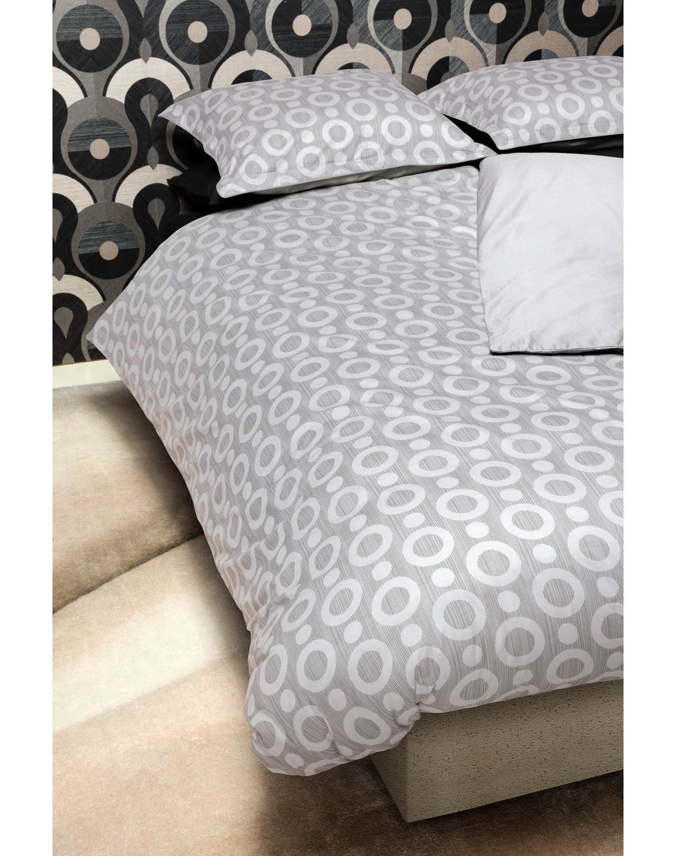 Umbrella Squid | Duvet Covers - King 110X96" | Silver