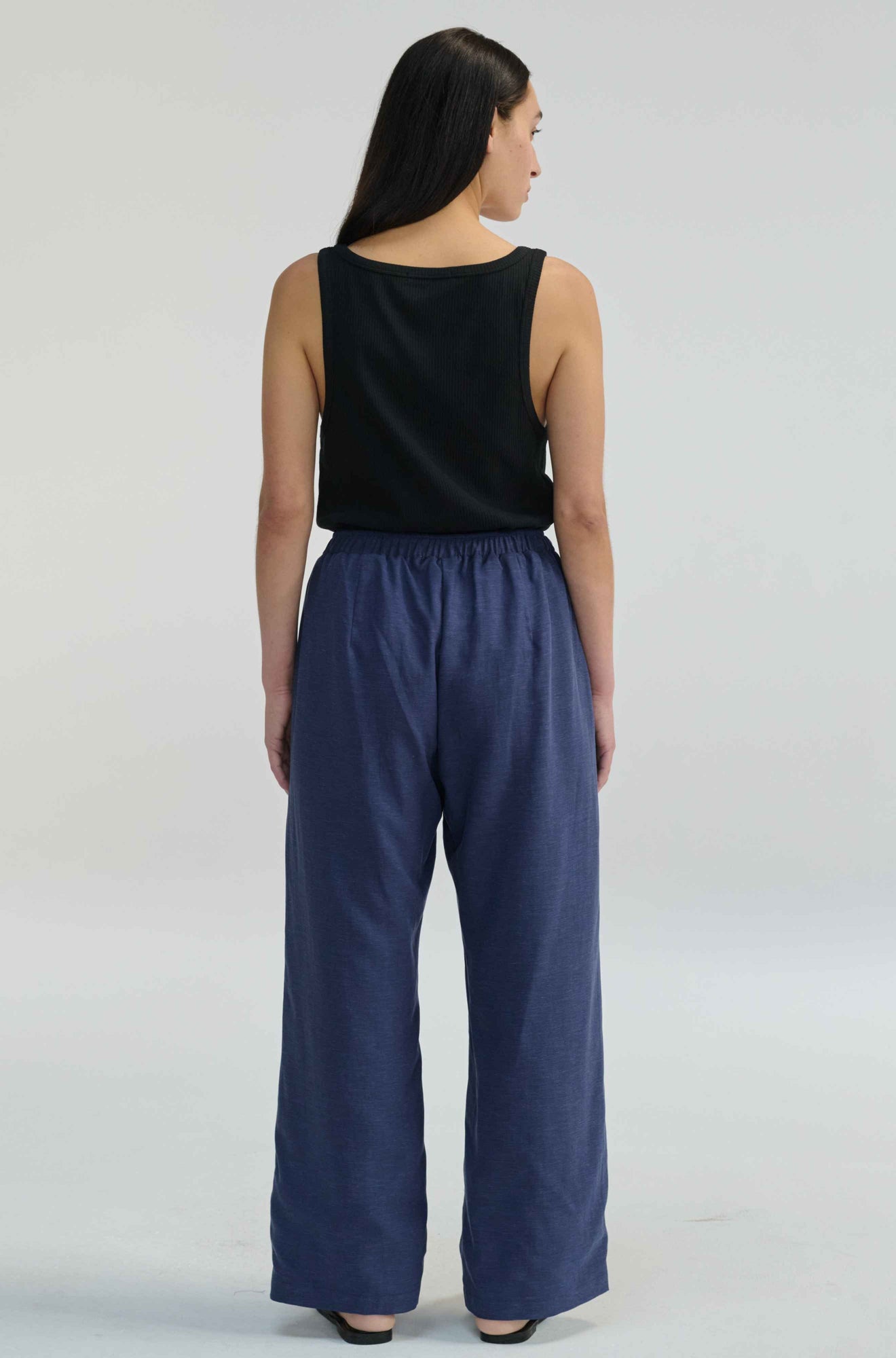 Woman wearing blue linen pants with a tie waist