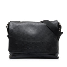 Louis Vuitton Pre-Owned Damier Infini District MM | Women | Black