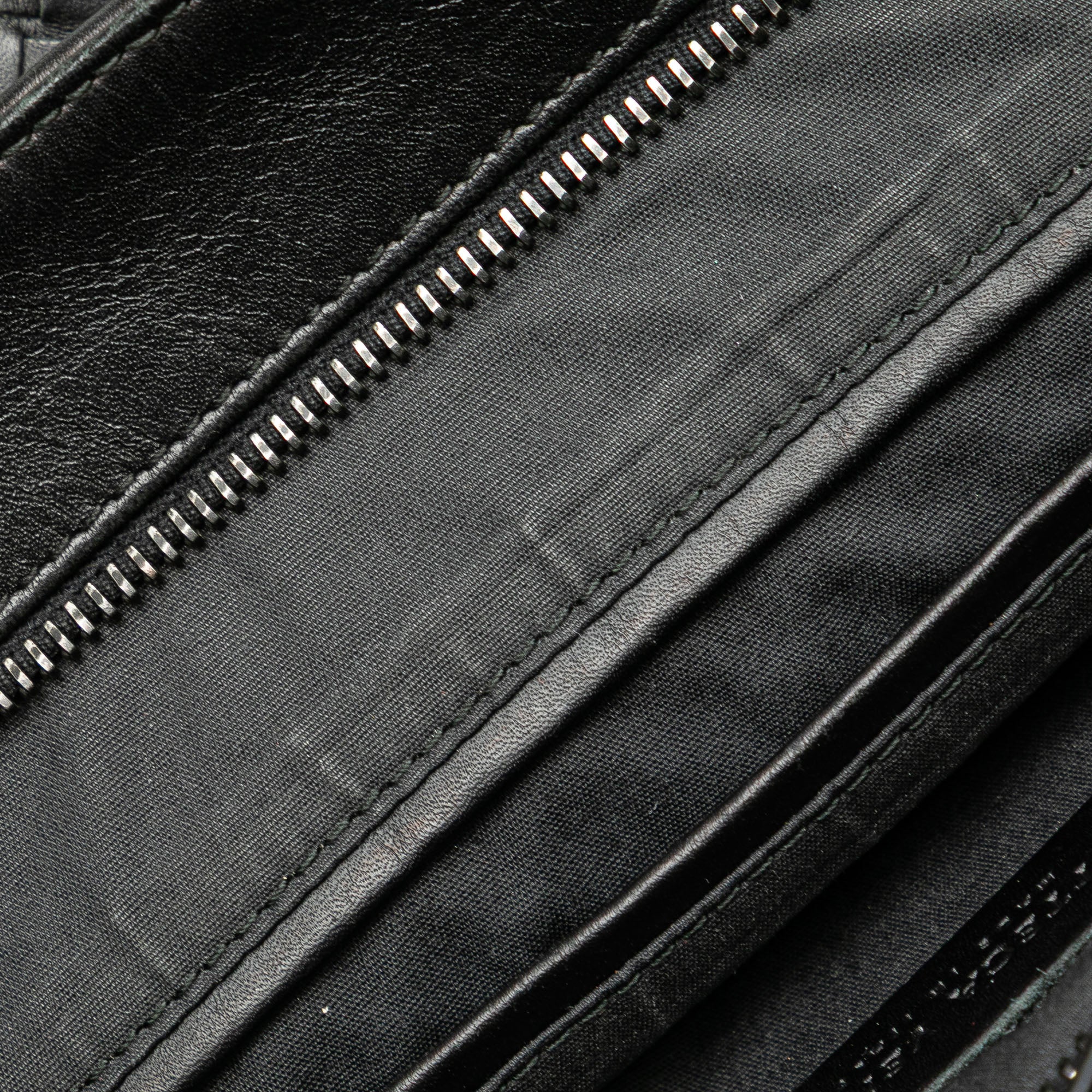 Bottega Veneta | Pre-Owned Leather Intrecciato Crossbody | Black