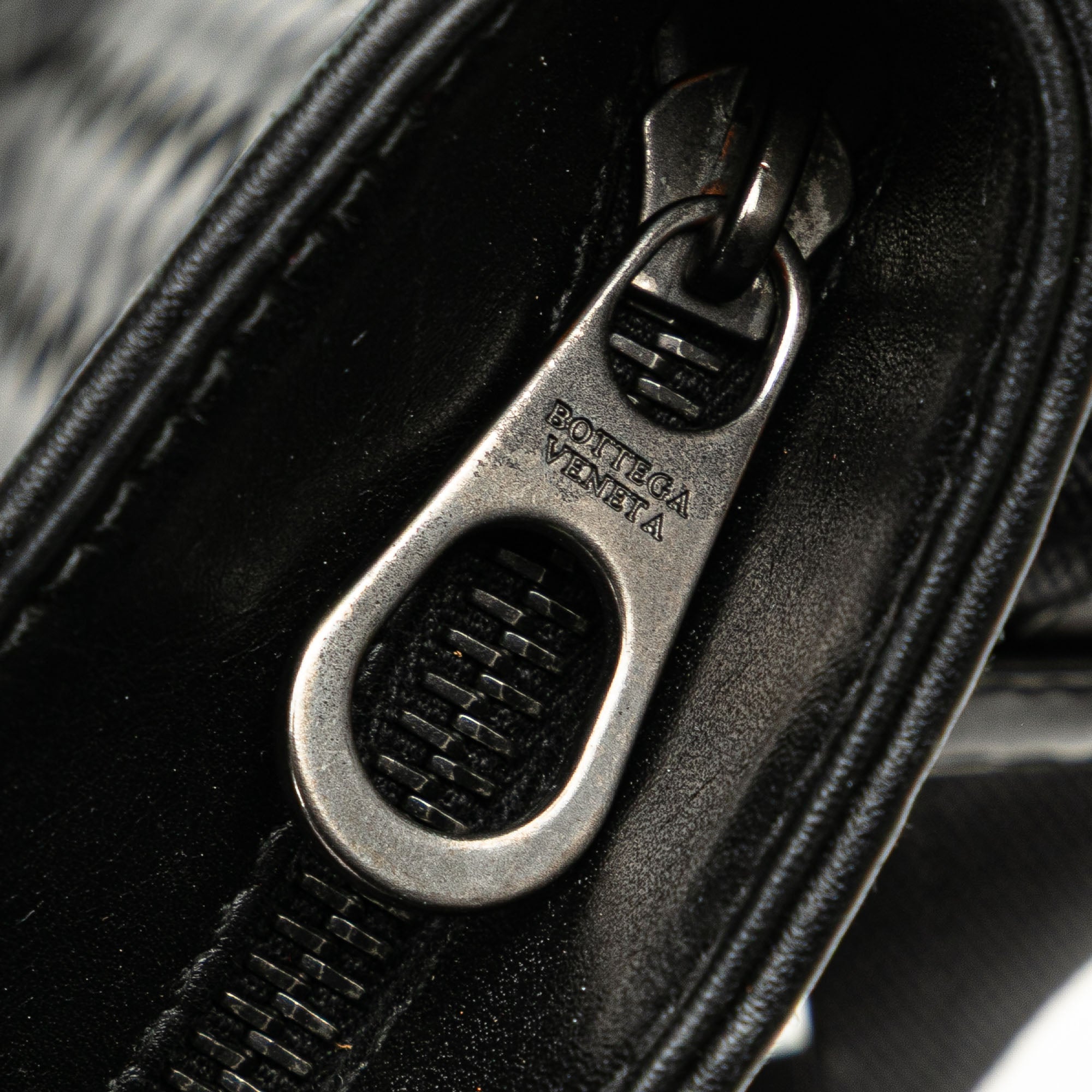 Bottega Veneta | Pre-Owned Leather Intrecciato Crossbody | Black