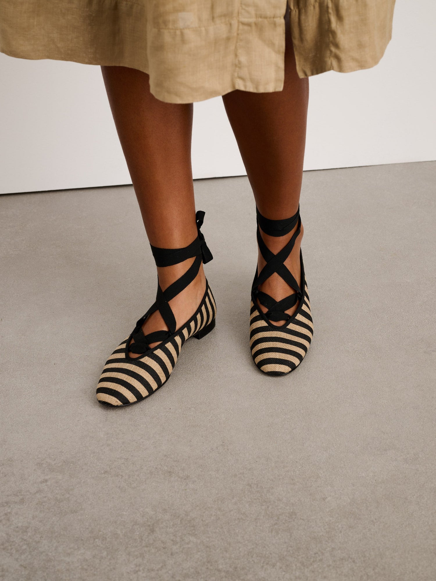 Women | Juliet Italian Flat | Striped Washed Canvas Black x Natural